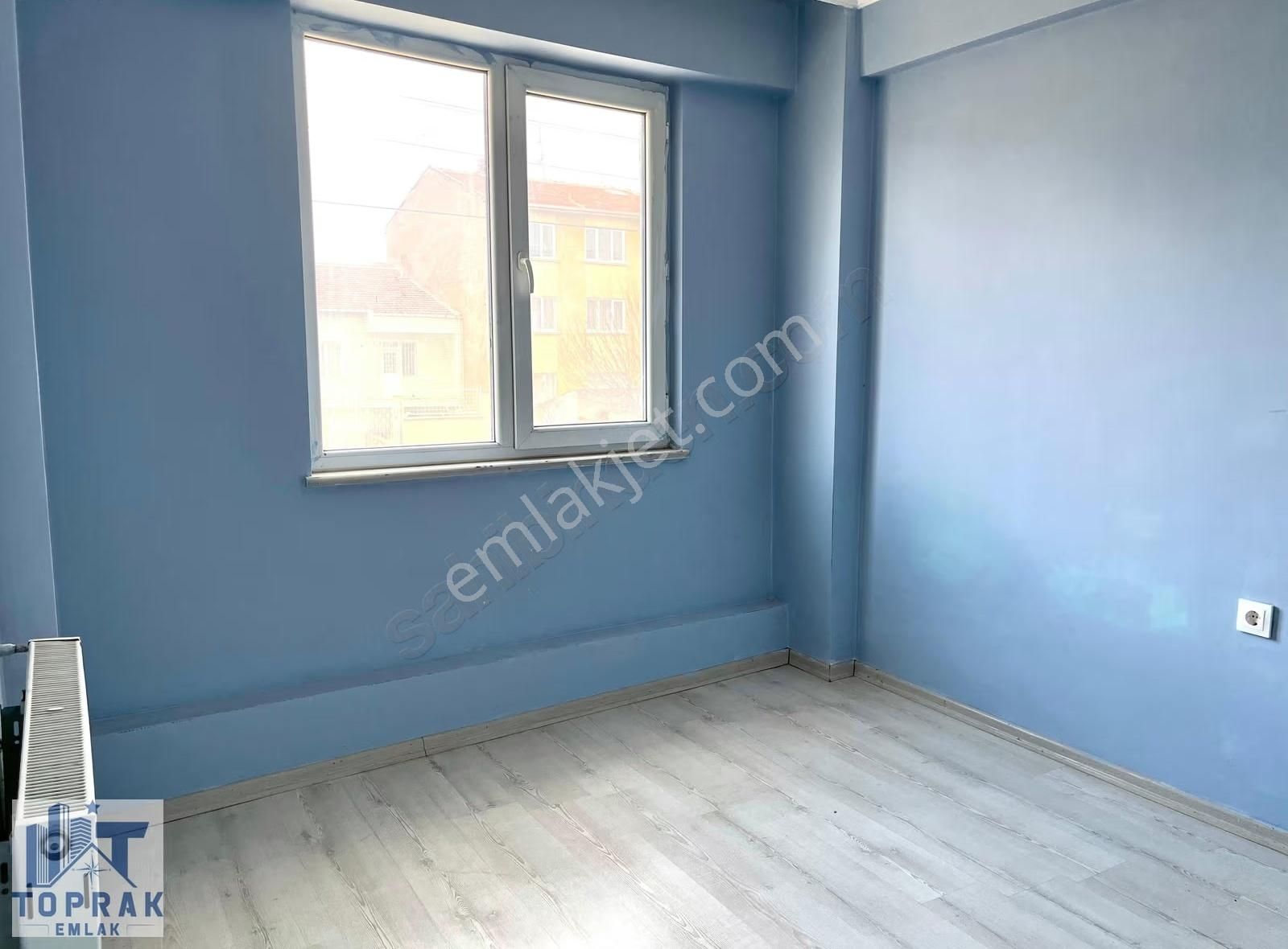 Toprak Emlaktan Cuma Pazarı Ve Aü Cuma Kapısı Yakını Kiralık 1+1 - Görsel 14