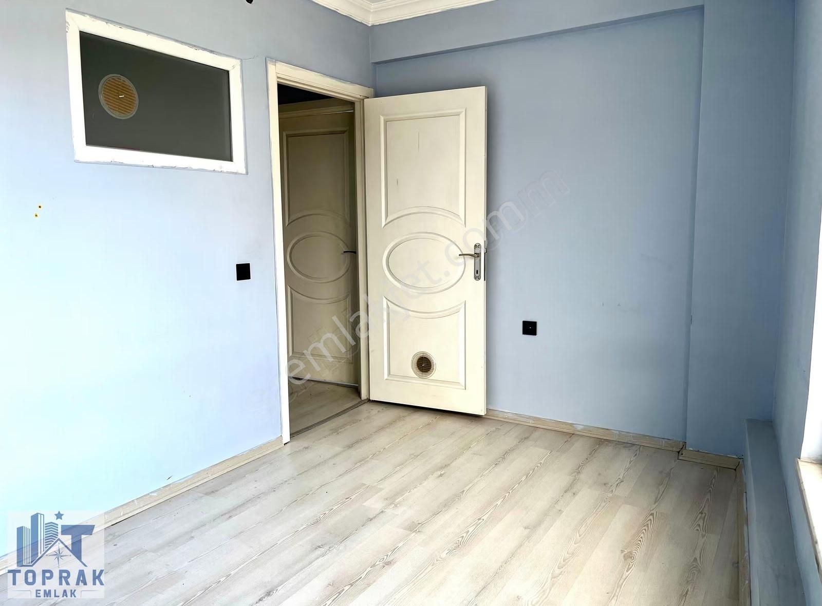 Toprak Emlaktan Cuma Pazarı Ve Aü Cuma Kapısı Yakını Kiralık 1+1 - Görsel 12