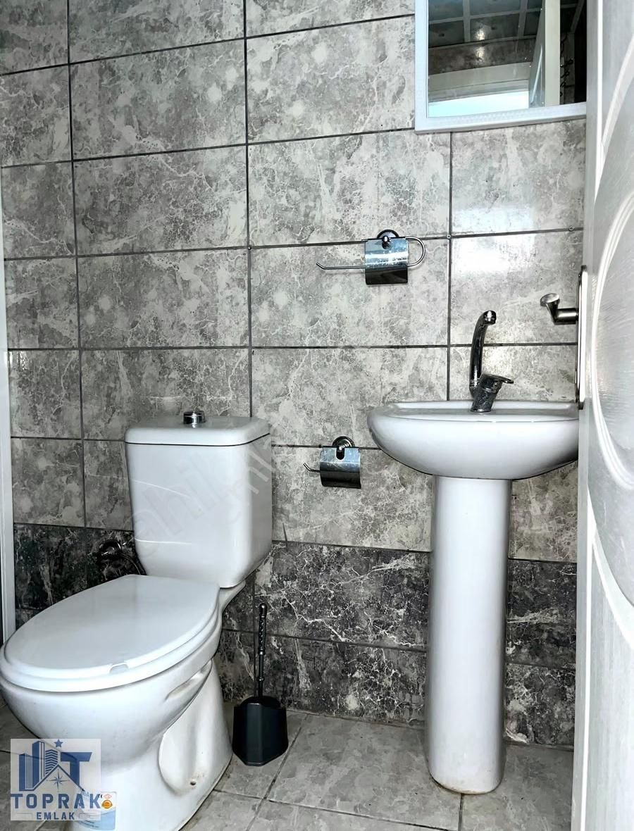 Toprak Emlaktan Cuma Pazarı Ve Aü Cuma Kapısı Yakını Kiralık 1+1 - Görsel 5