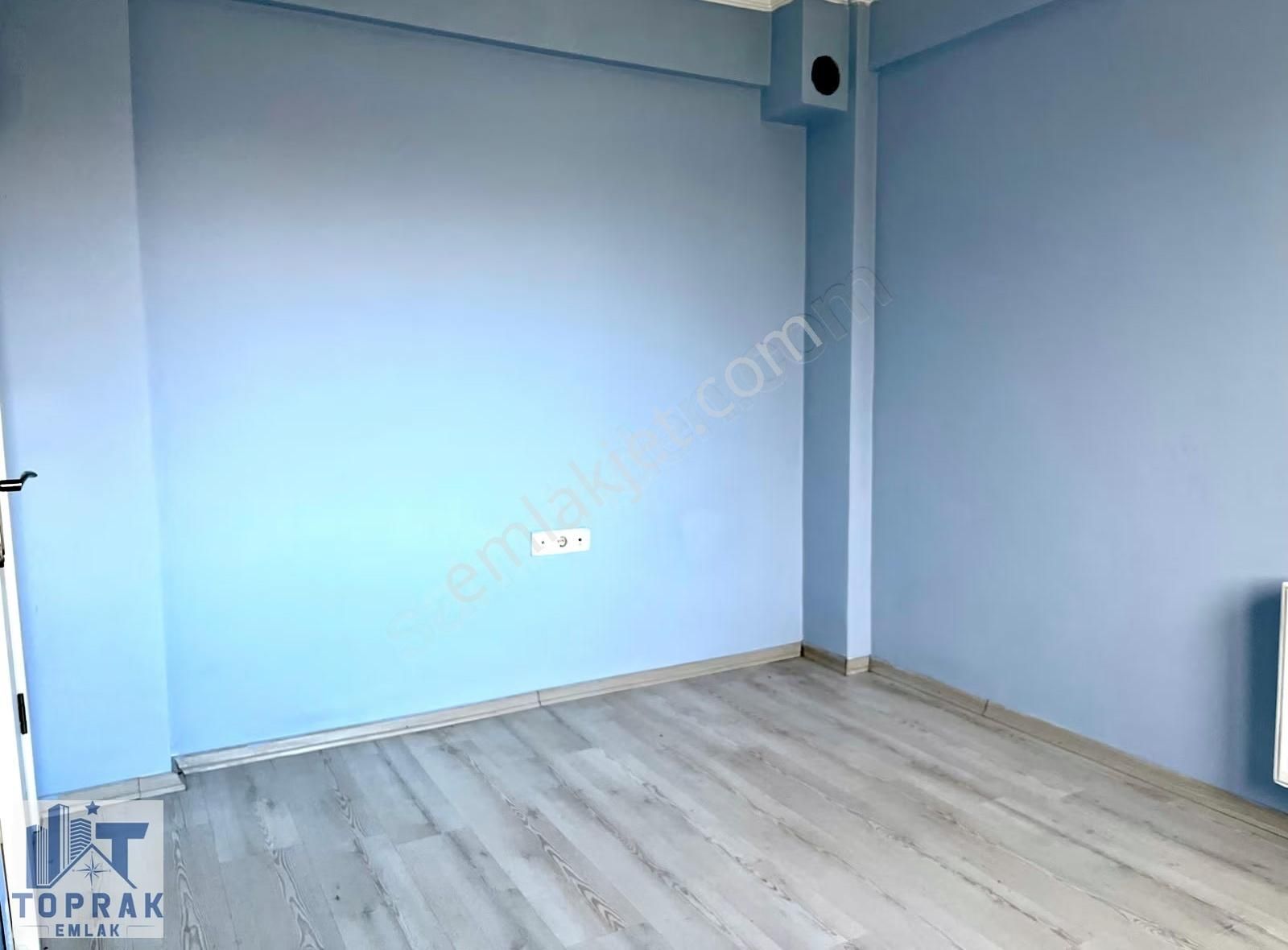 Toprak Emlaktan Cuma Pazarı Ve Aü Cuma Kapısı Yakını Kiralık 1+1 - Görsel 13