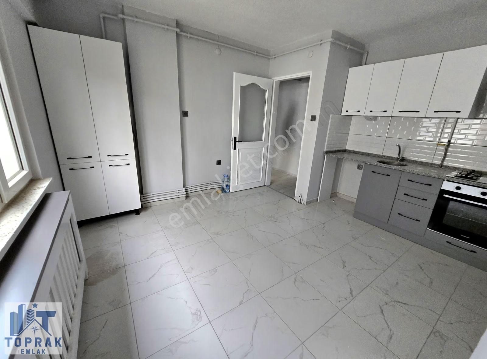 Toprak Emlak'tan Uluönder Mahallesinde Tam Bakımlı Kiralık 2+0