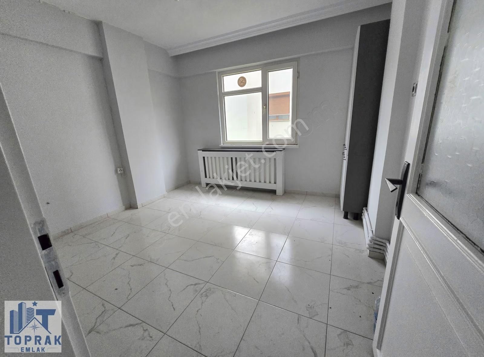 Toprak Emlak'tan Uluönder Mahallesinde Tam Bakımlı Kiralık 2+0 - Görsel 7