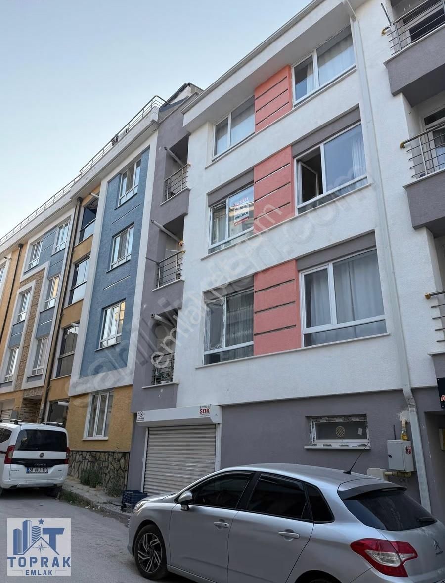 Toprak Emlaktan Şirintepe Anadolu Üni Yakını Ara Kat Satılık 2+0