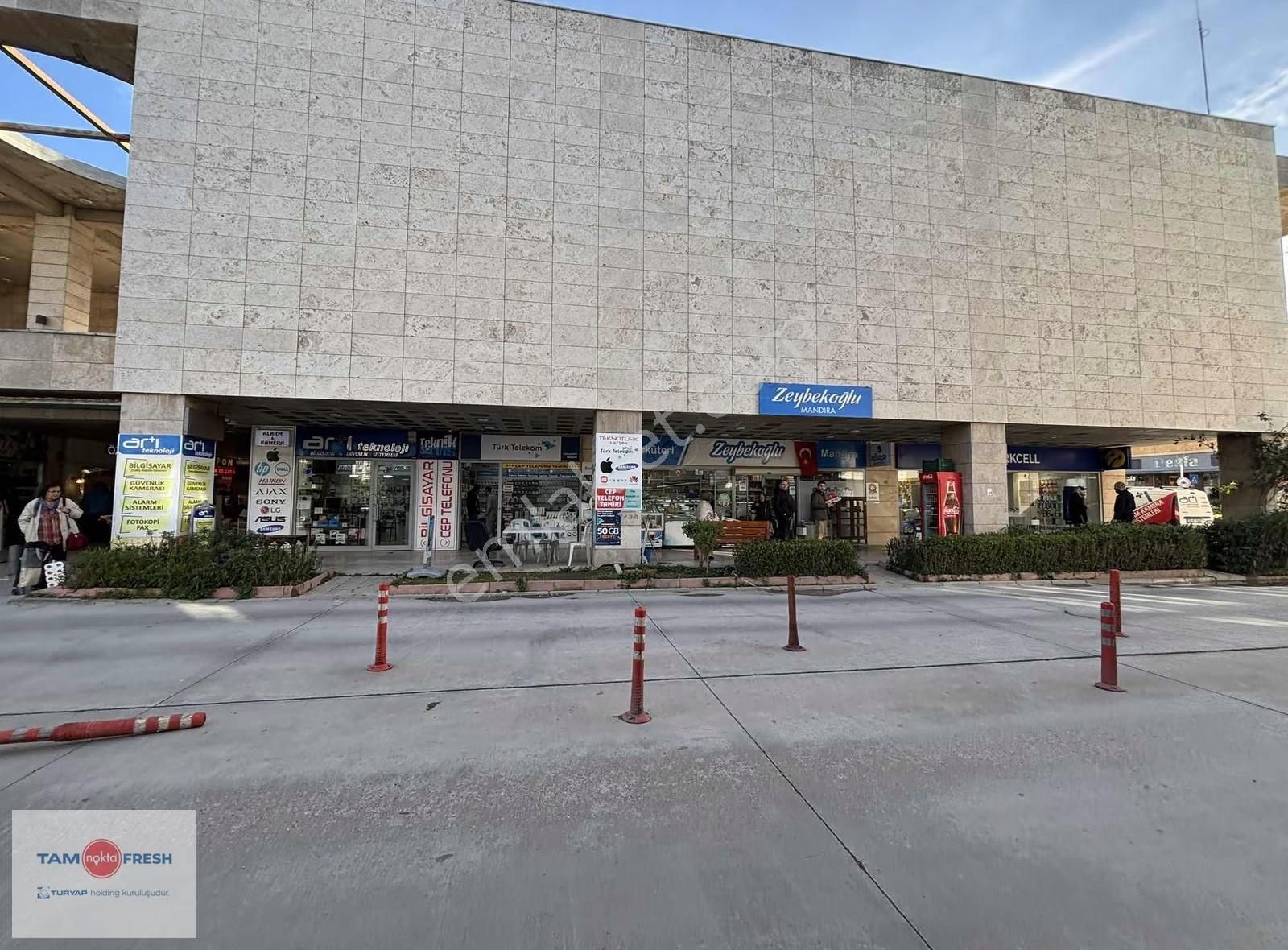 Urla'nın Merkezinde Kiralık 2+1 Ofis - Görsel 17