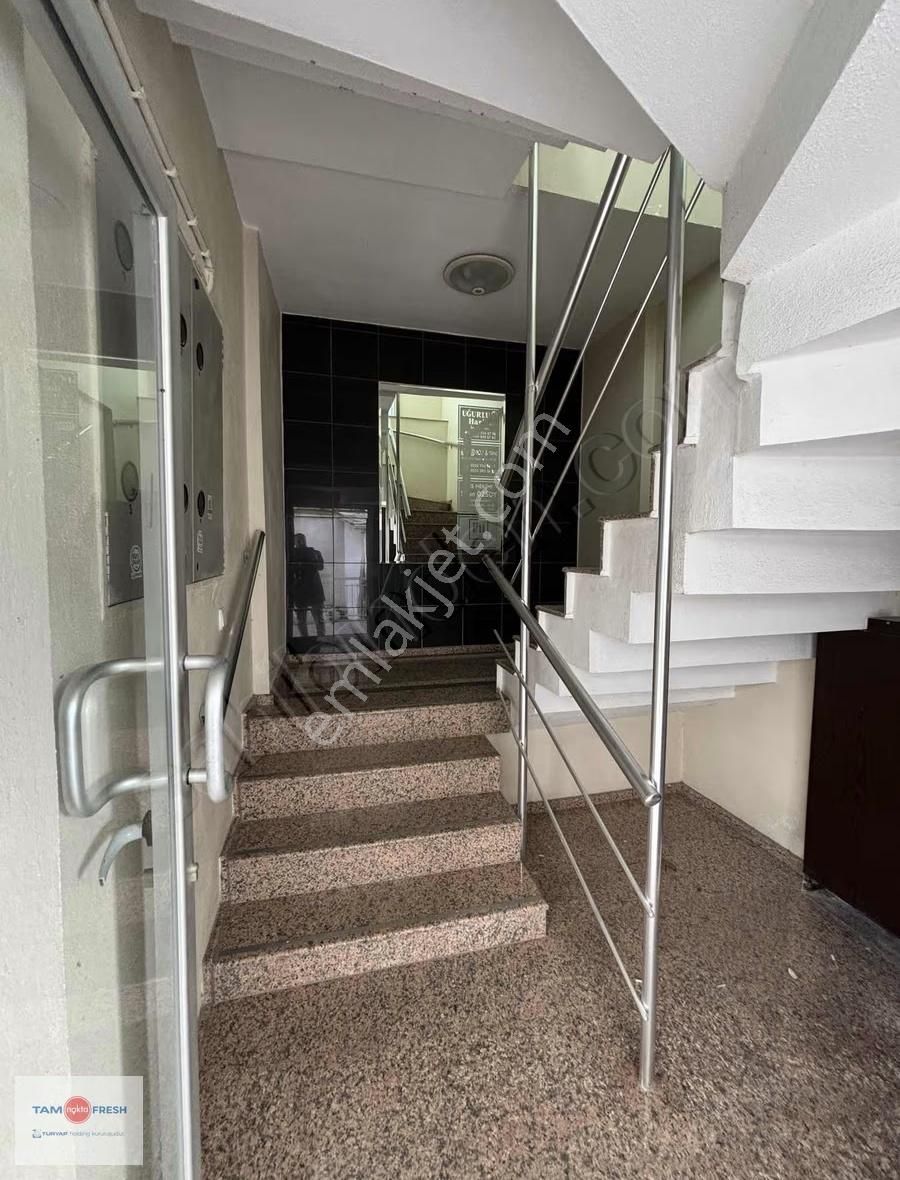 Urla'nın Merkezinde Kiralık 2+1 Ofis - Görsel 14