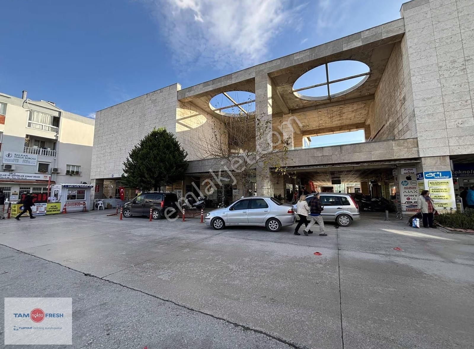 Urla'nın Merkezinde Kiralık 2+1 Ofis - Görsel 19