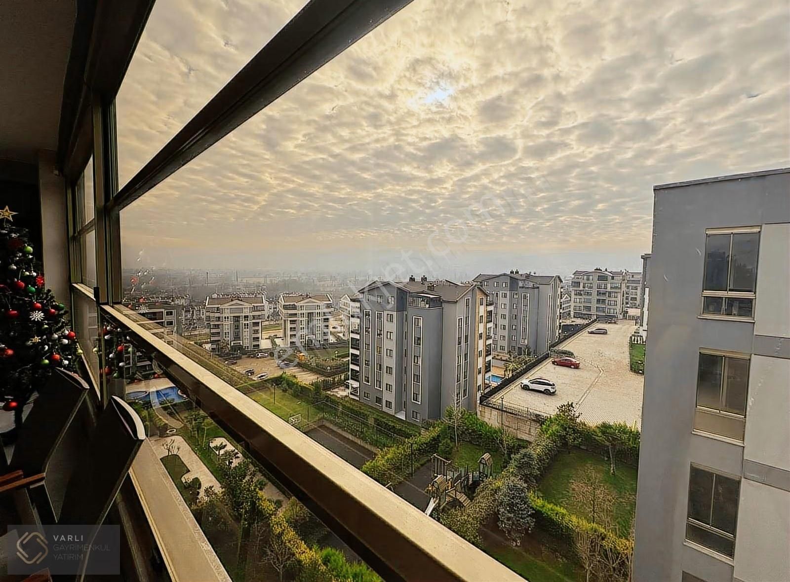 Nilüfer Kayapa Kumova Batıkentte Havuzlu Sitede Manzaralı 3+1