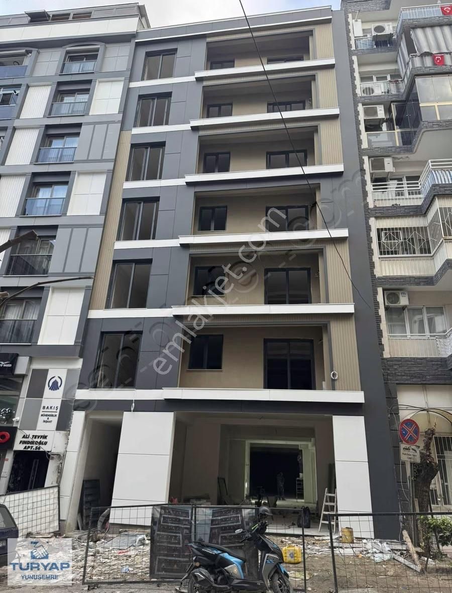 Manisa Merkez'de 3+1 Lüks Arakat Daire