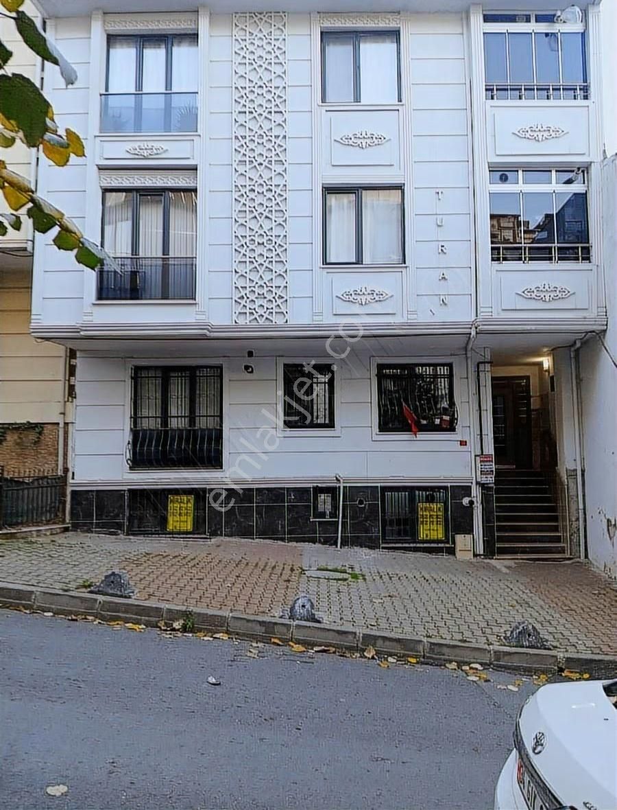Esem Emlaktan Halkalı Kavaklıda Nemsiz Rutubetsiz Bahçe Katı