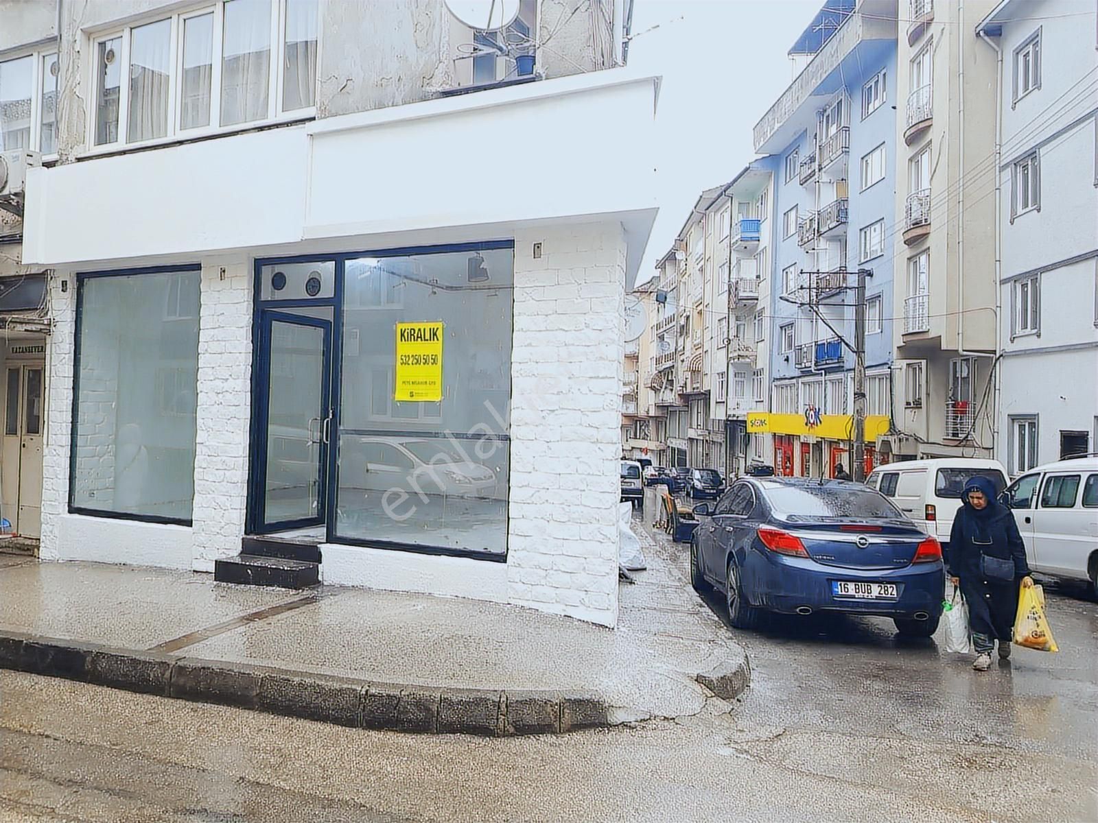 Şehrin Merkezinde Ana Caddesi Üzerinde Köşe Mağaza - Görsel 8