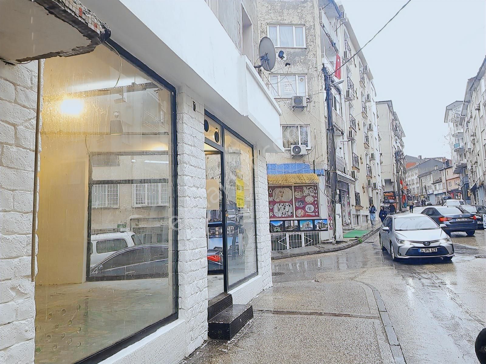 Şehrin Merkezinde Ana Caddesi Üzerinde Köşe Mağaza - Görsel 14