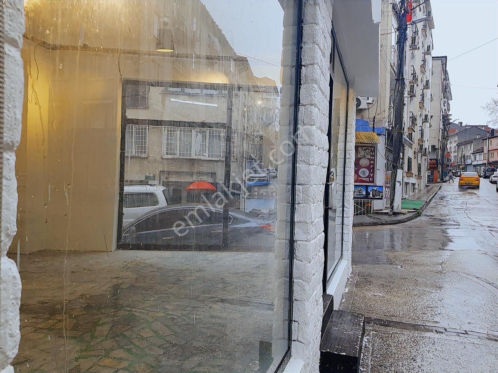 Şehrin Merkezinde Ana Caddesi Üzerinde Köşe Mağaza - Görsel 15