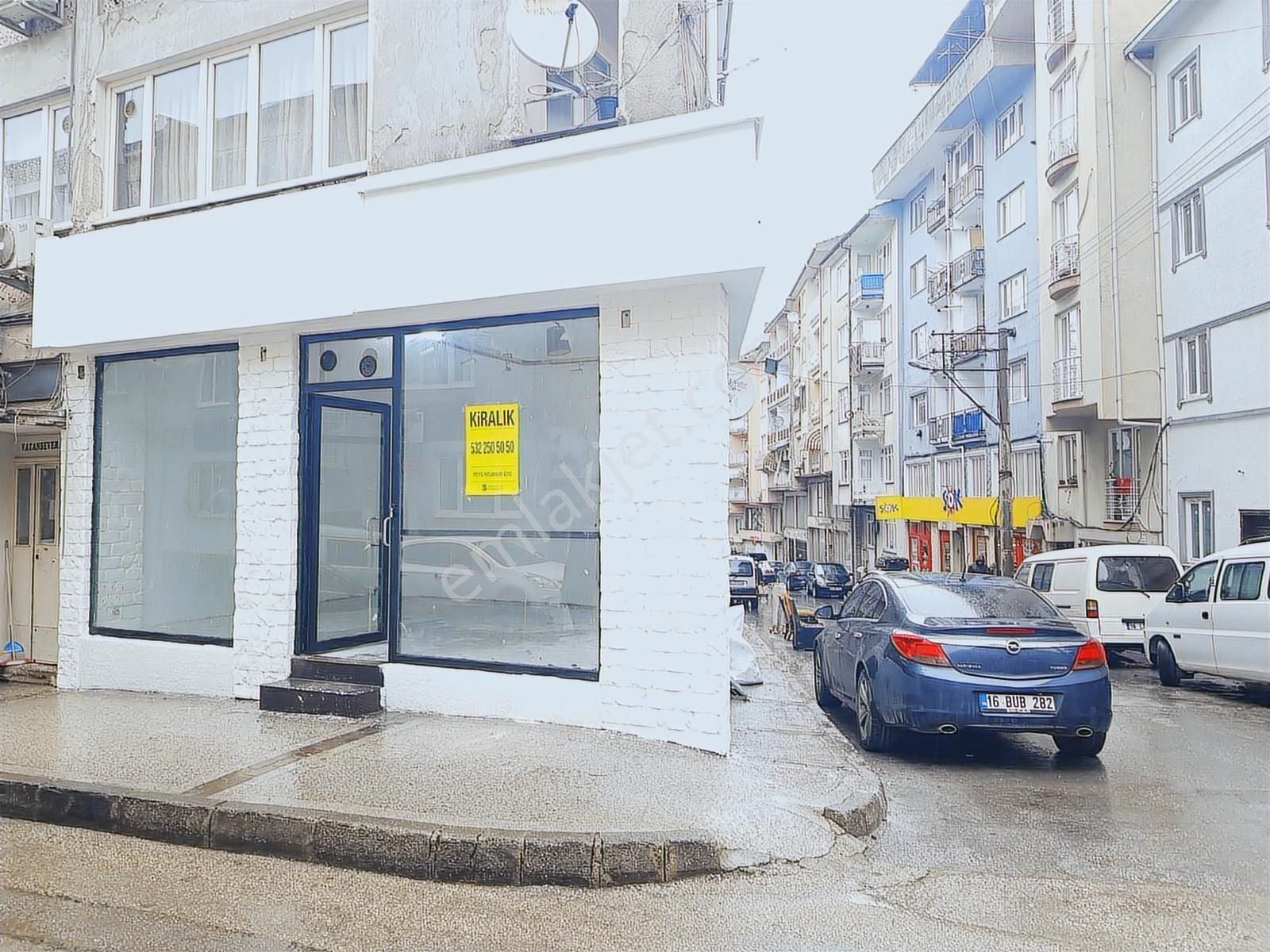 Şehrin Merkezinde Ana Caddesi Üzerinde Köşe Mağaza - Görsel 12