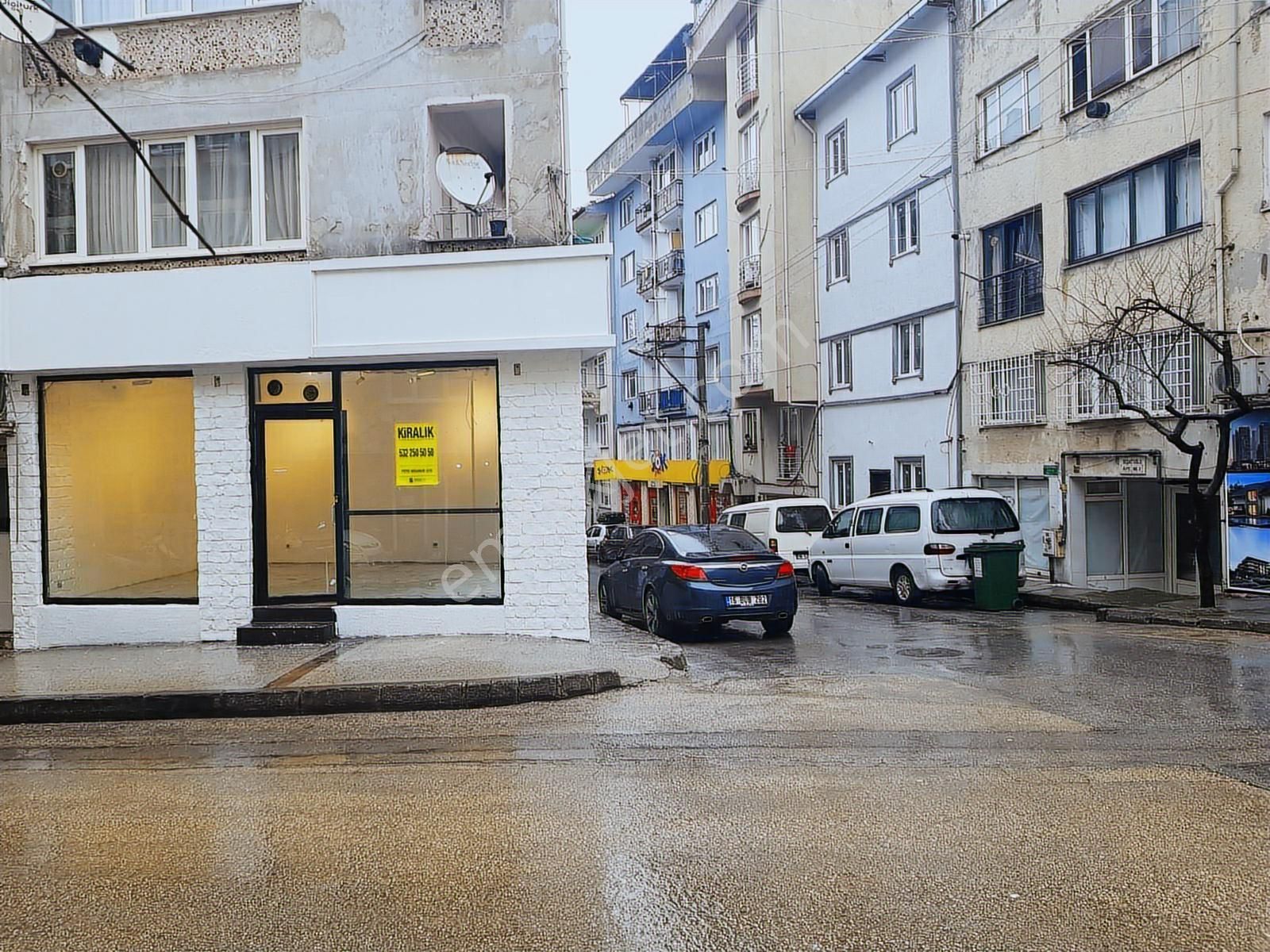Şehrin Merkezinde Ana Caddesi Üzerinde Köşe Mağaza - Görsel 22