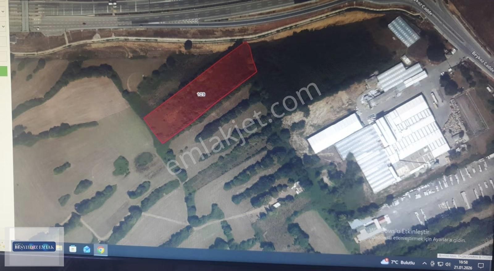 Çekmeköy K.m.otoyolu Gişeleri Hüseyinli Çıkışı 8125m2 Tarla