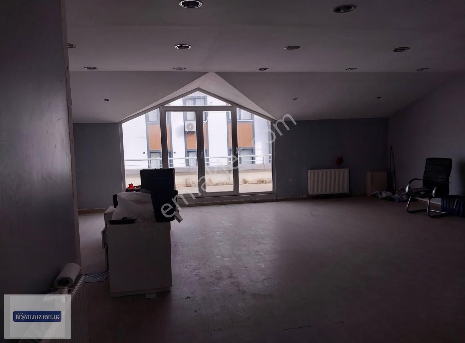 Çekmeköy Kaymakamlık Yakını Asansörlü 200 M2 Dublex Ofis Katı - Görsel 16
