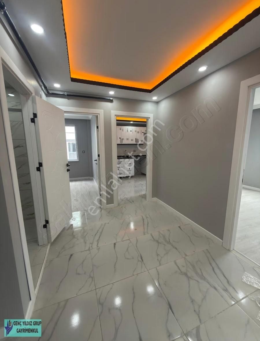 Genç Yıldız Gayrimenkul'den Cadde Üzeri 2+1 Geniş Lüks Daire