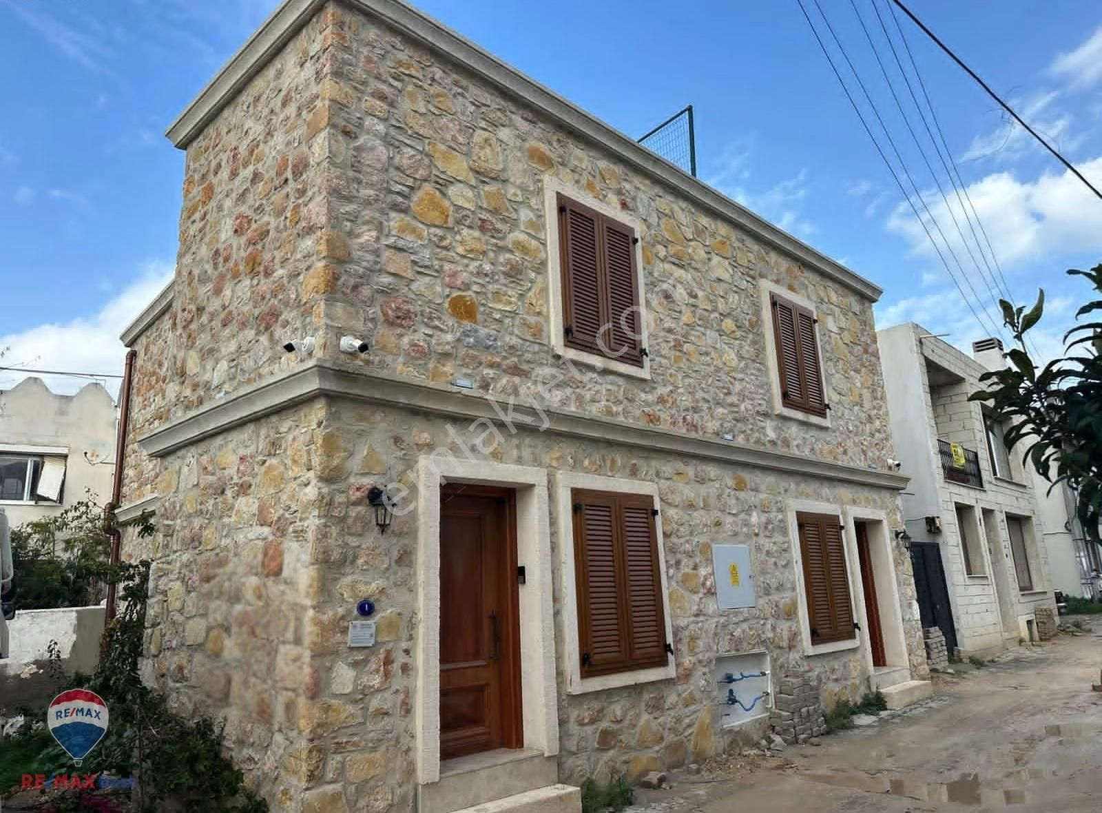 133 Çeşme Merkezde Sıfır 3+1 Satılık Dubleks Villa