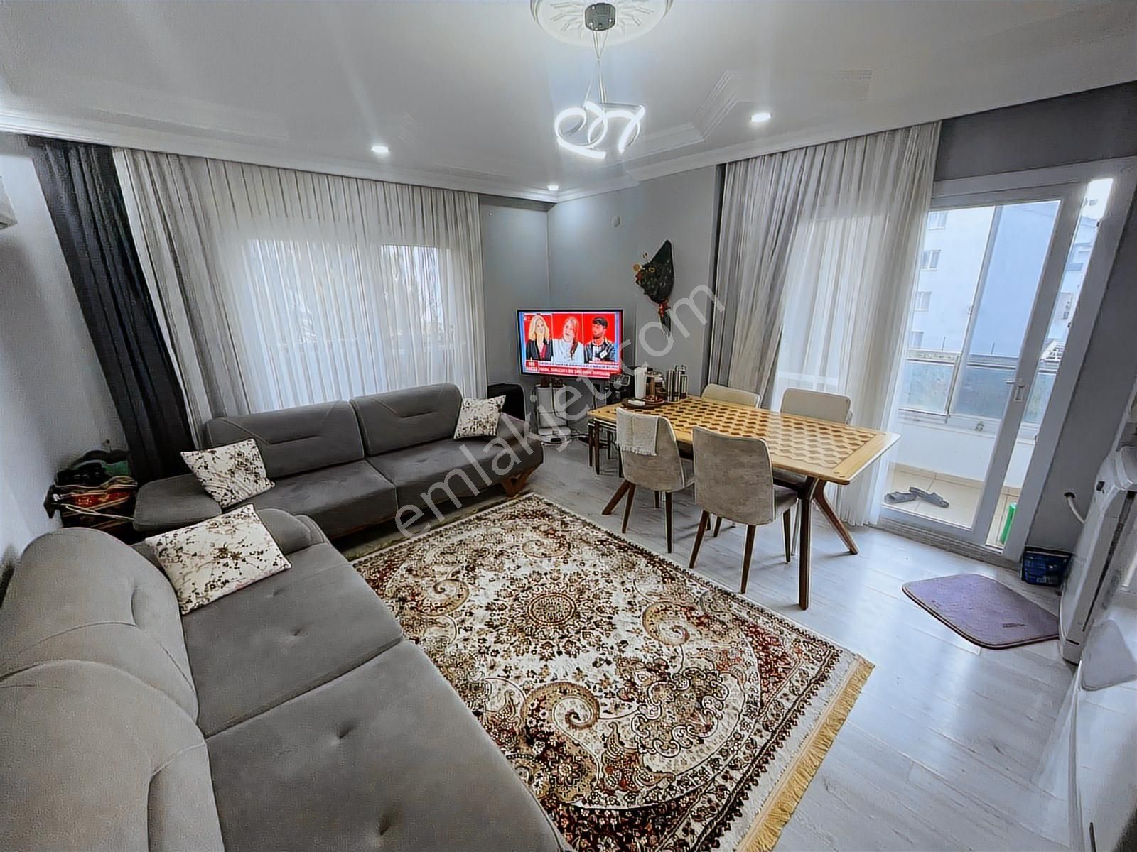 Didim Efeler Mahallesinde Güney Cephe 2+1 Ara Kat Cam Balkonlu