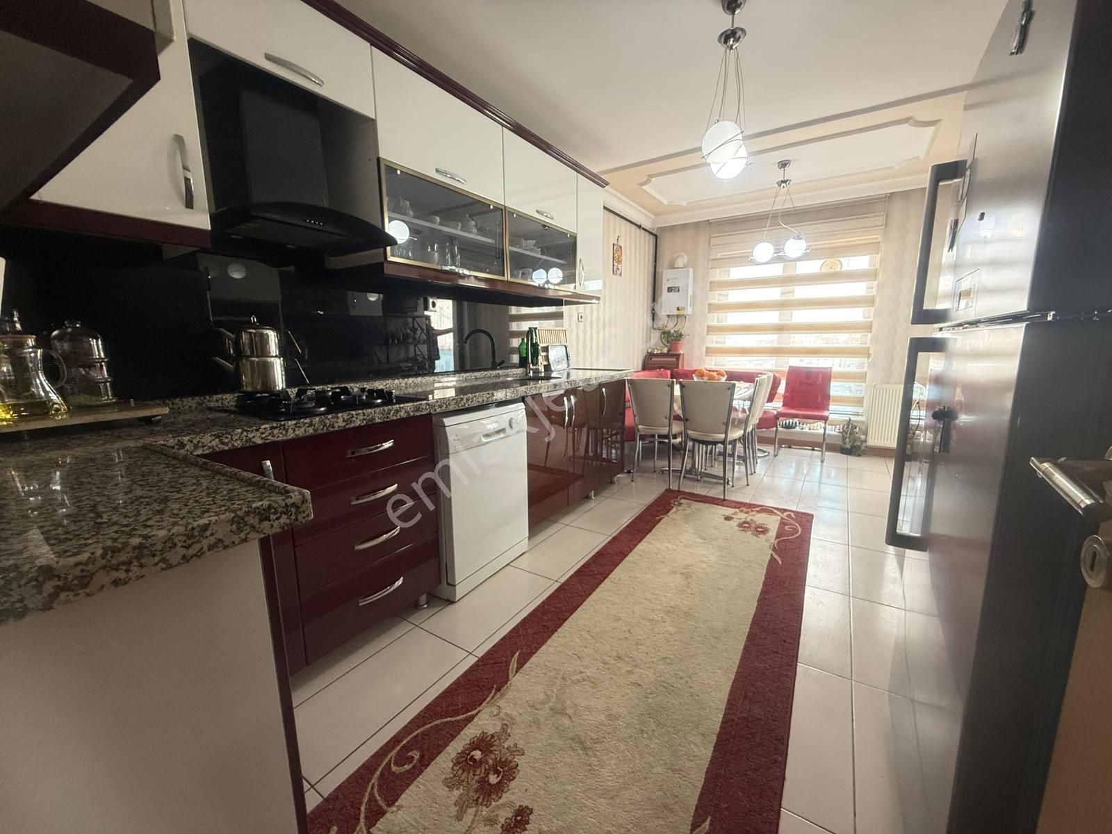 Pursaklar Mehmet Zengin Emlak'tan Otoparklı Çift Banyolu 1.kat 3+1 Lüks Sitede Daire - Görsel 2