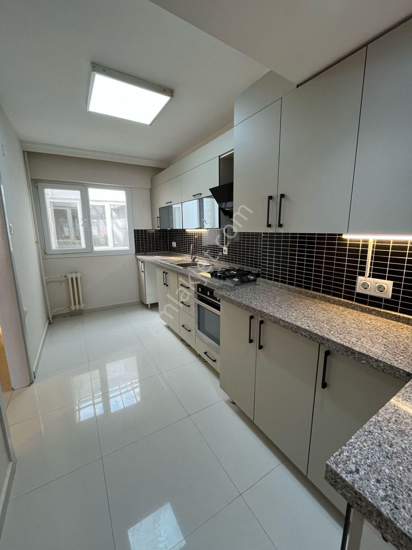 Asil'den İnönü Cad. 3+1 Full Yapılı Otoparklı Geniş Ferah Daire - Görsel 13