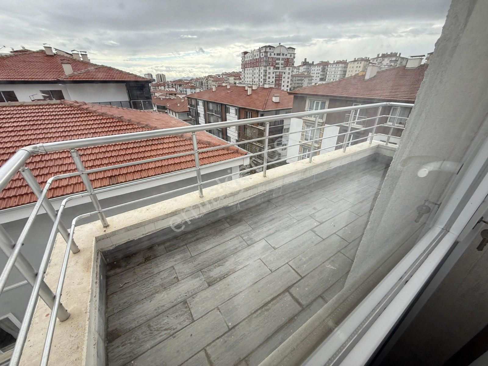 Ankara Keciören Karakaya Mahallesinde Cambalkonlu,manzaralı 3+1 Daire - Görsel 15