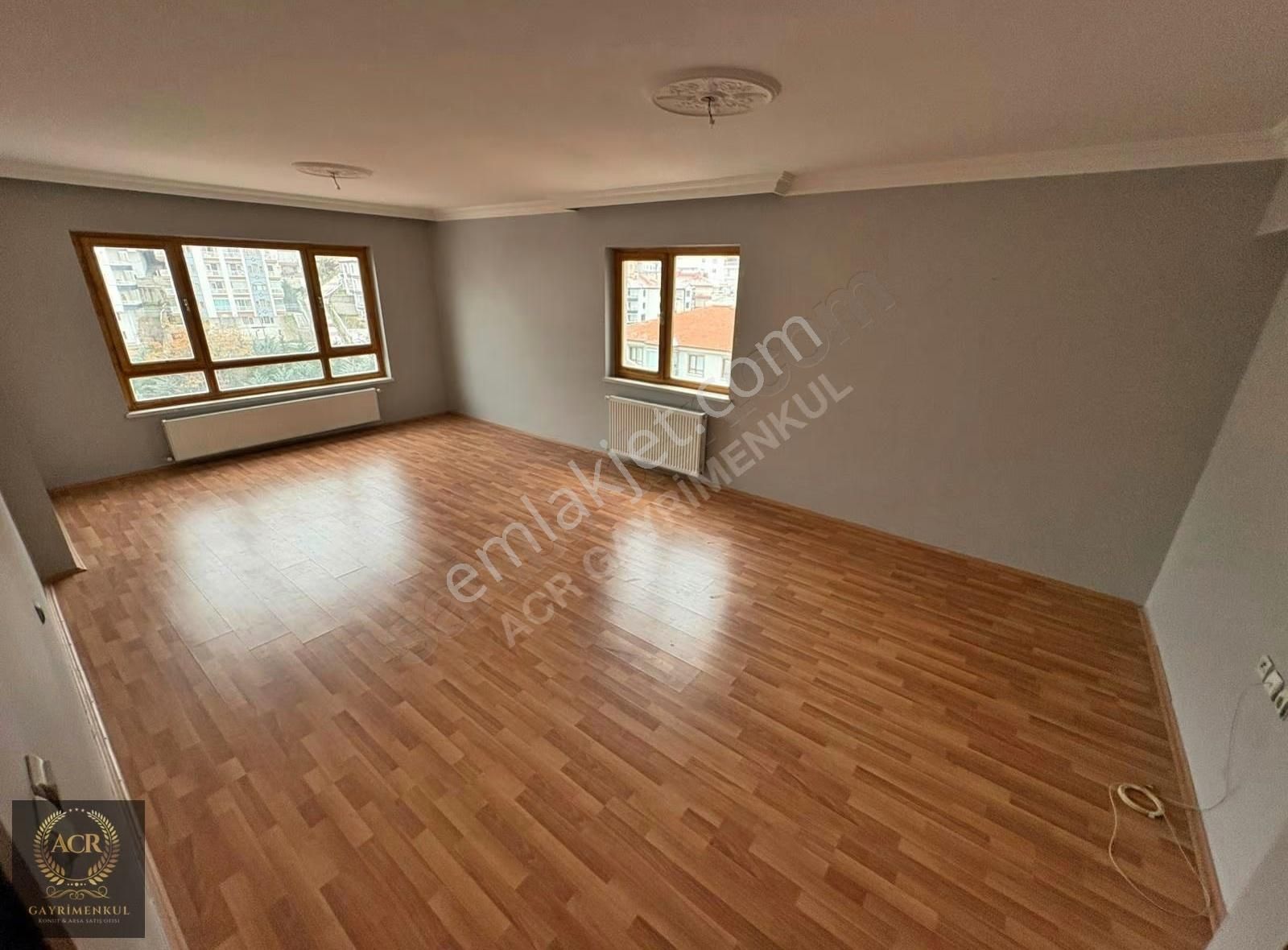 Acr'den Salı Pazarı Yakını Geniş M2 Giyinme Odalı 3.5+1 Daire - Görsel 3