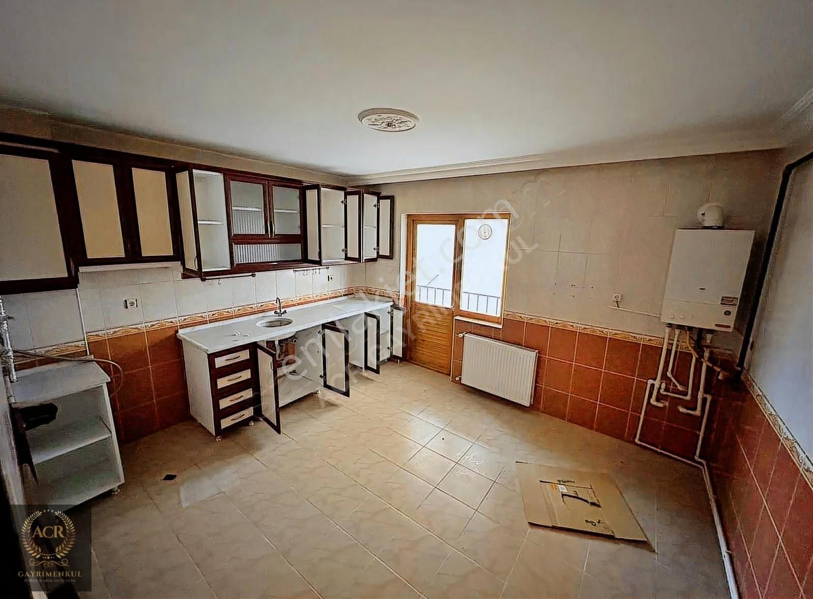 Acr'den Salı Pazarı Yakını Geniş M2 Giyinme Odalı 3.5+1 Daire - Görsel 13