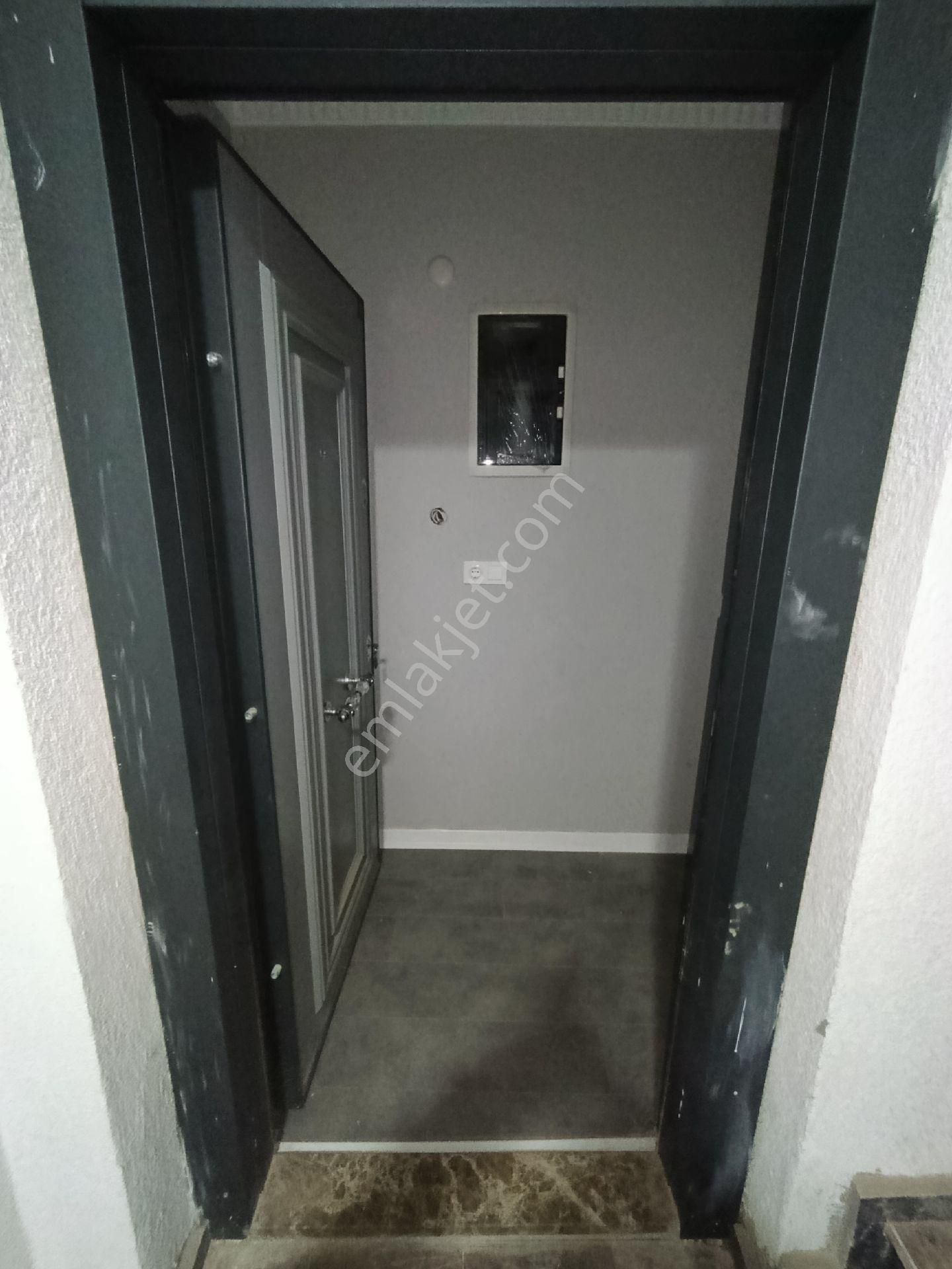 1.79 Krediyle Arnavutköy Haraççı Karlıbayırda Satılık 2+1 Ara Kat Daire