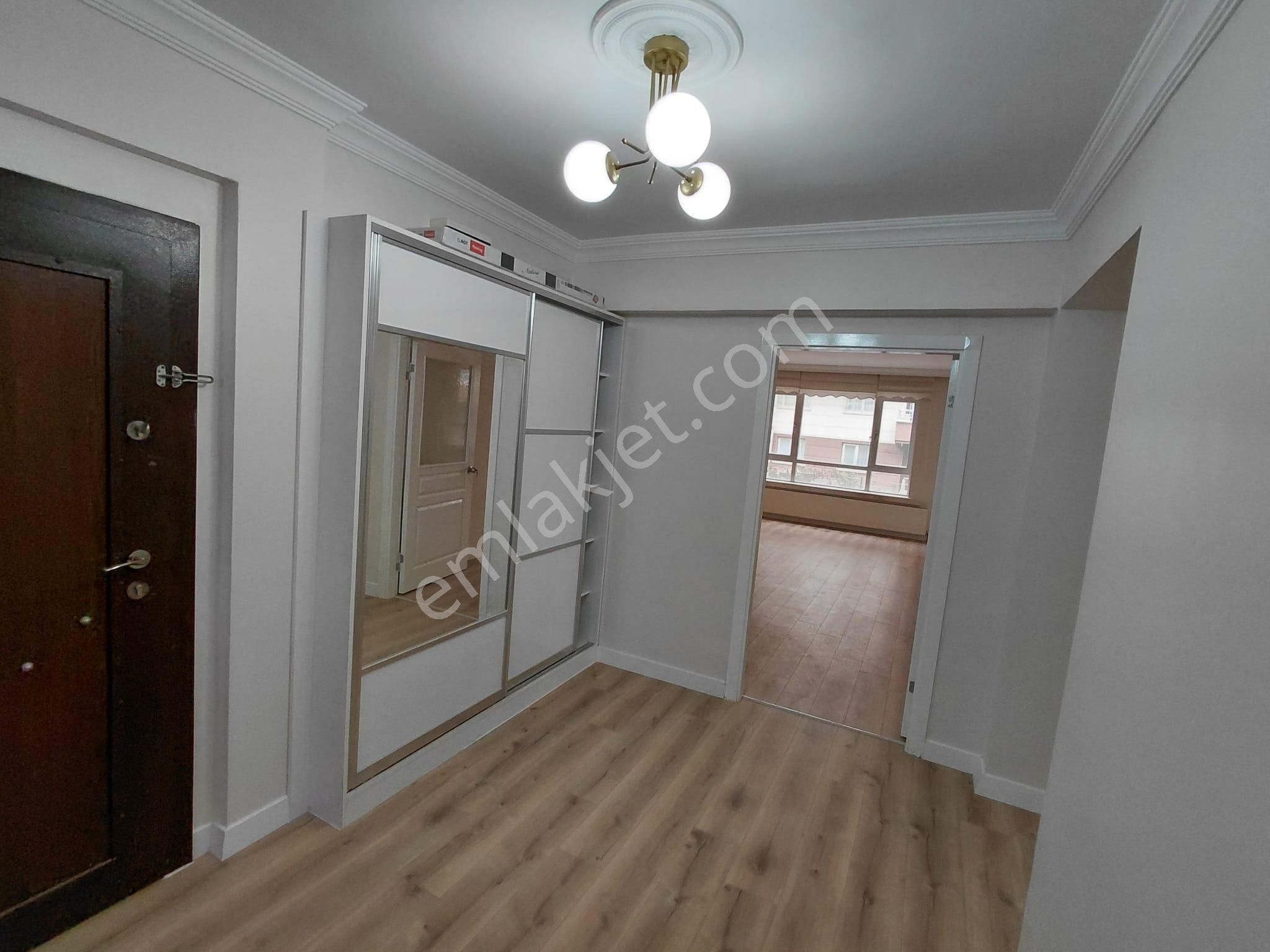 Vatan'da Bademlikte 3.ara Katta Asansörlü Lüx Yapılı 125 M2 3+1 - Görsel 3