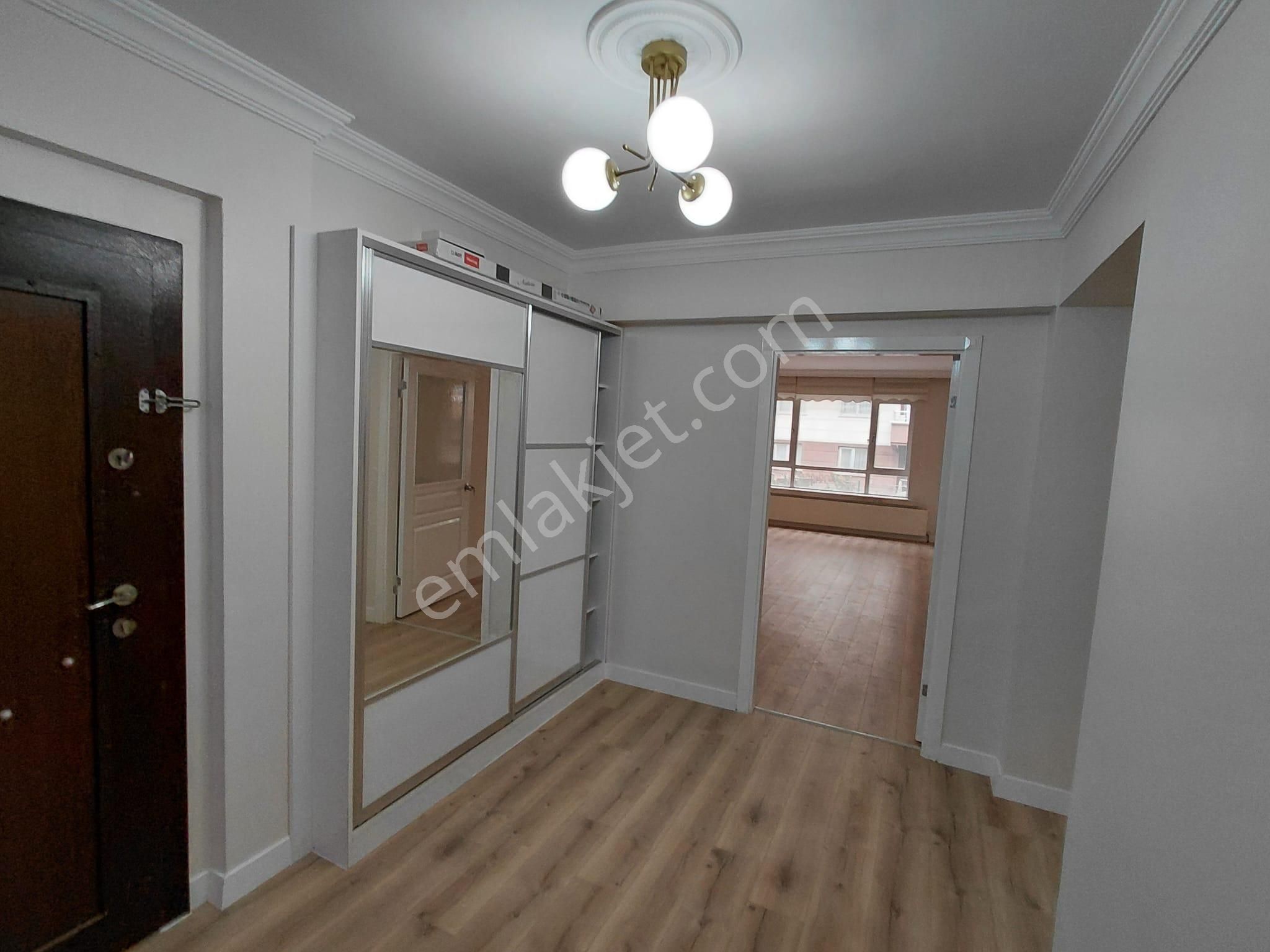 Vatan'da Bademlikte 3.ara Katta Asansörlü Lüx Yapılı 125 M2 3+1