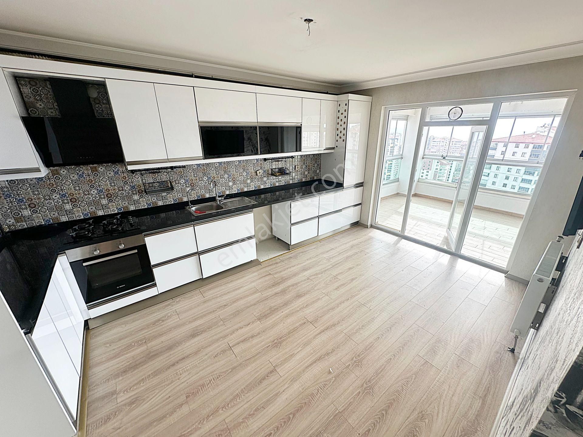 Cihan'dan Akgüvercin Cad Paralel 4+1 Ankara Manzaralı Satılık