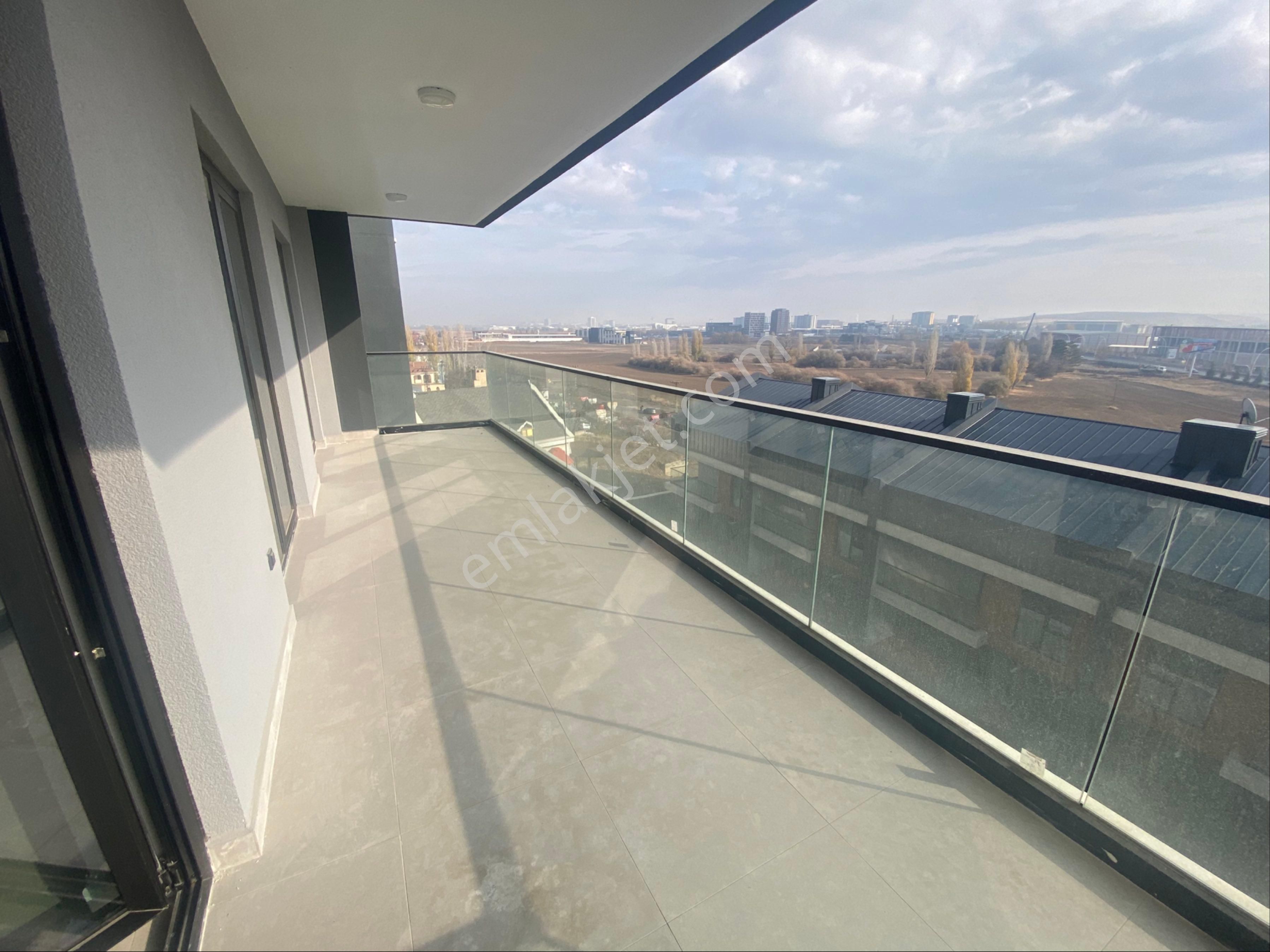 Yüksek Krediye Uygun !!! Pineta Konutları'nda Satılık Arakatta 3+1 Manzaralı - Görsel 4