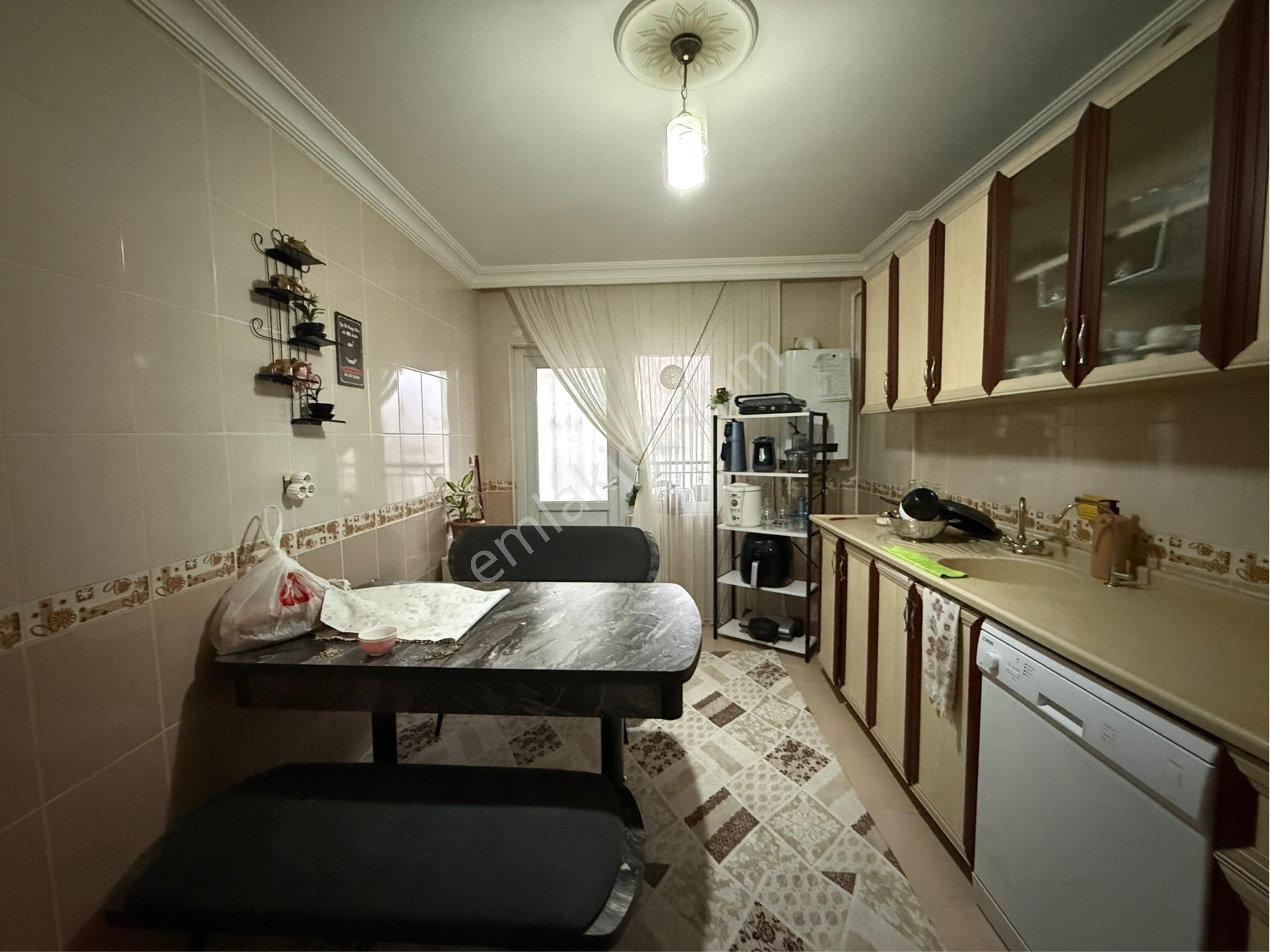 Öz Maşallah Dan Sakin Sokakta Geniş Şık 3+1daire Asansörlü İskanlı - Görsel 2