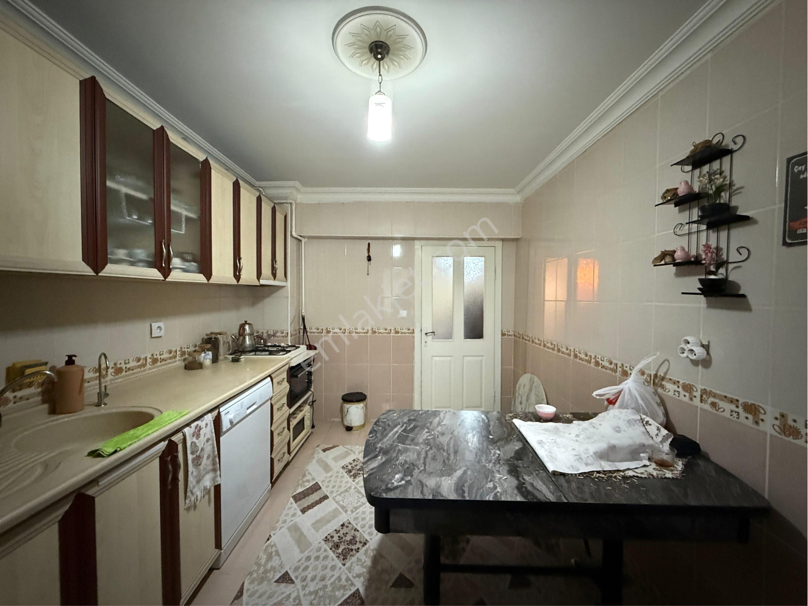 Öz Maşallah Dan Sakin Sokakta Geniş Şık 3+1daire Asansörlü İskanlı - Görsel 3