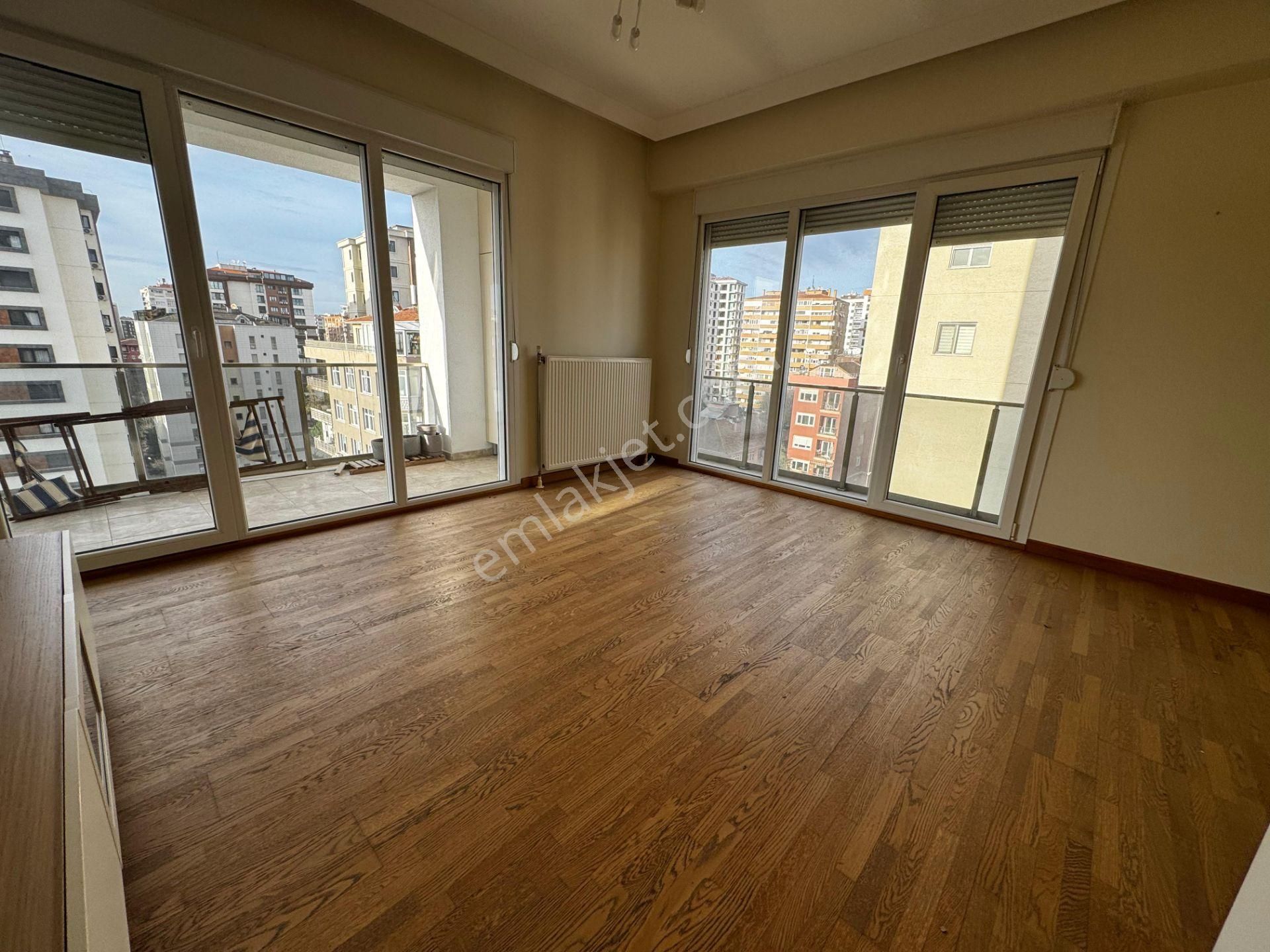 Ömerpaşa Da 10 Yıllık Havuzlu 80m2 Net İki Balkonlu 2+1 Boş İstanbul Kadıköy - Görsel 2