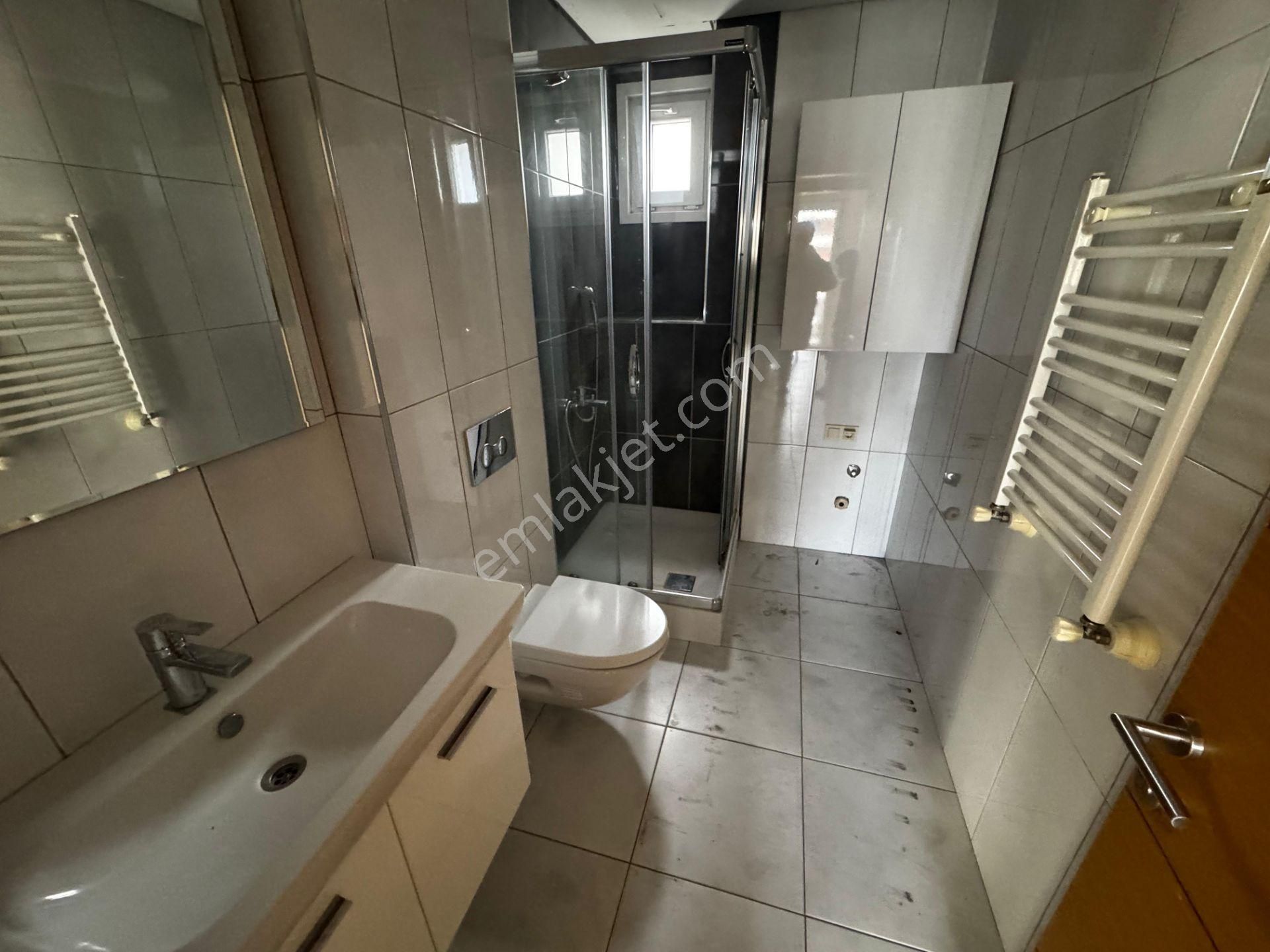 Ömerpaşa Da 10 Yıllık Havuzlu 80m2 Net İki Balkonlu 2+1 Boş İstanbul Kadıköy - Görsel 12