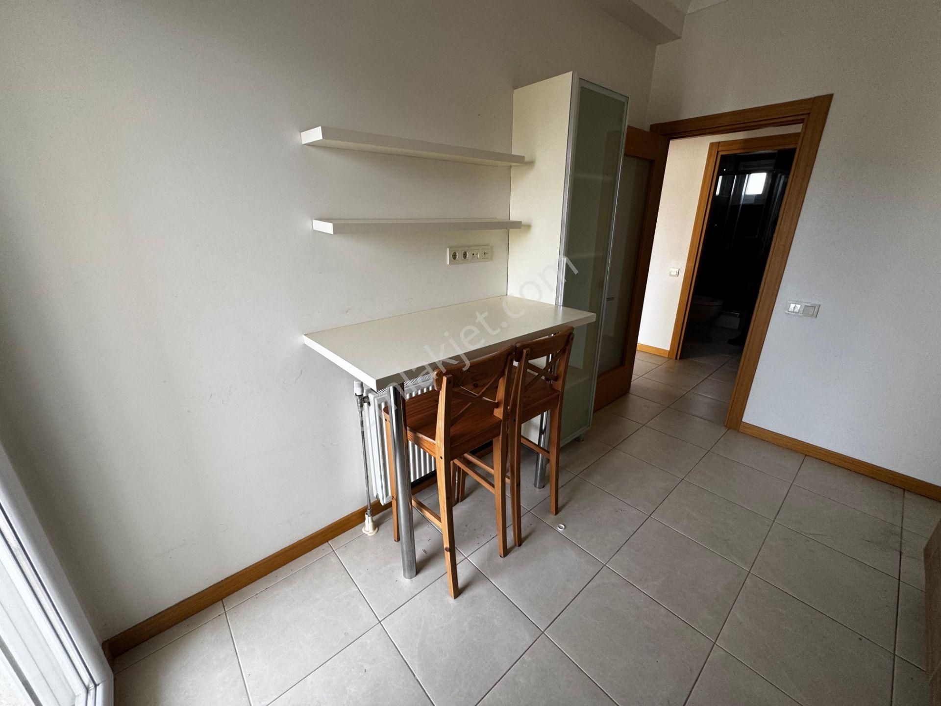 Ömerpaşa Da 10 Yıllık Havuzlu 80m2 Net İki Balkonlu 2+1 Boş İstanbul Kadıköy - Görsel 10