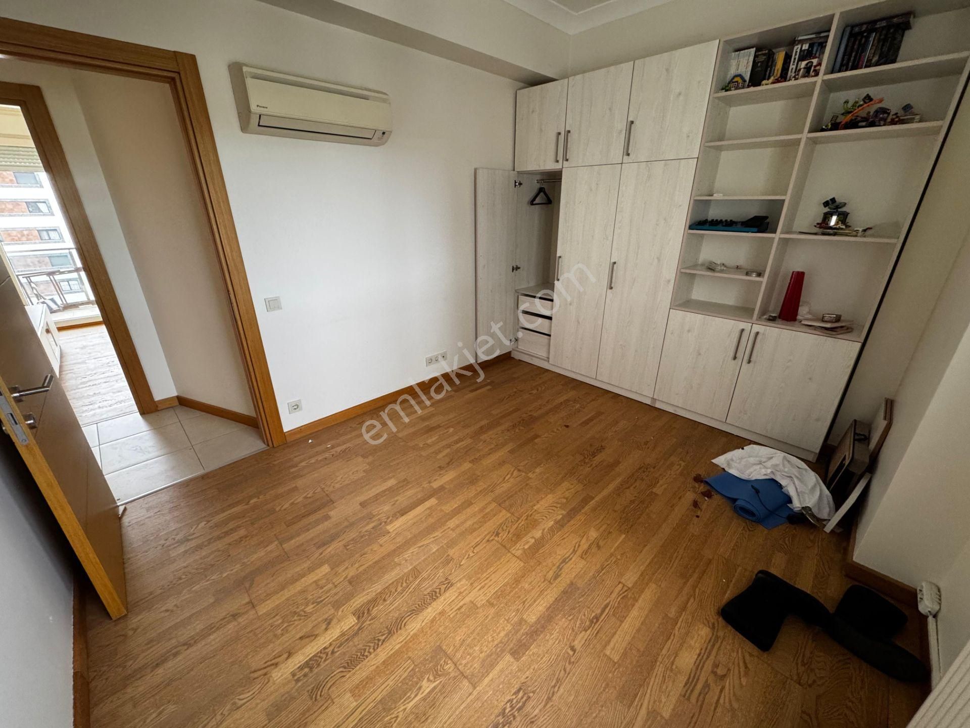 Ömerpaşa Da 10 Yıllık Havuzlu 80m2 Net İki Balkonlu 2+1 Boş İstanbul Kadıköy - Görsel 14