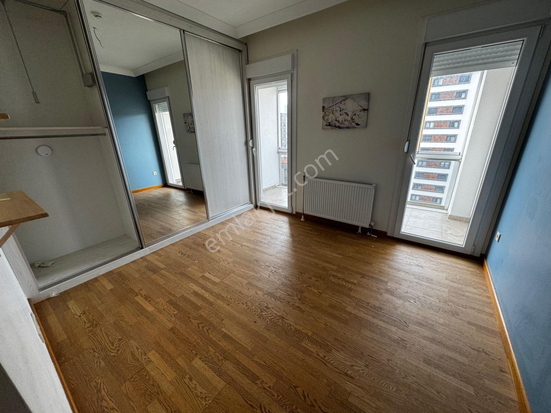 Ömerpaşa Da 10 Yıllık Havuzlu 80m2 Net İki Balkonlu 2+1 Boş İstanbul Kadıköy - Görsel 11