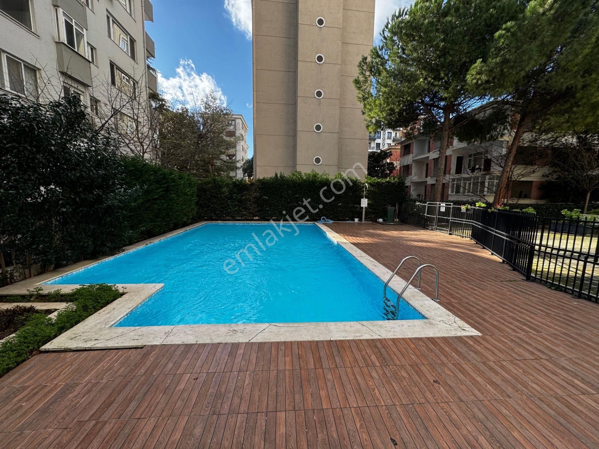 Ömerpaşa Da 10 Yıllık Havuzlu 80m2 Net İki Balkonlu 2+1 Boş İstanbul Kadıköy - Görsel 24