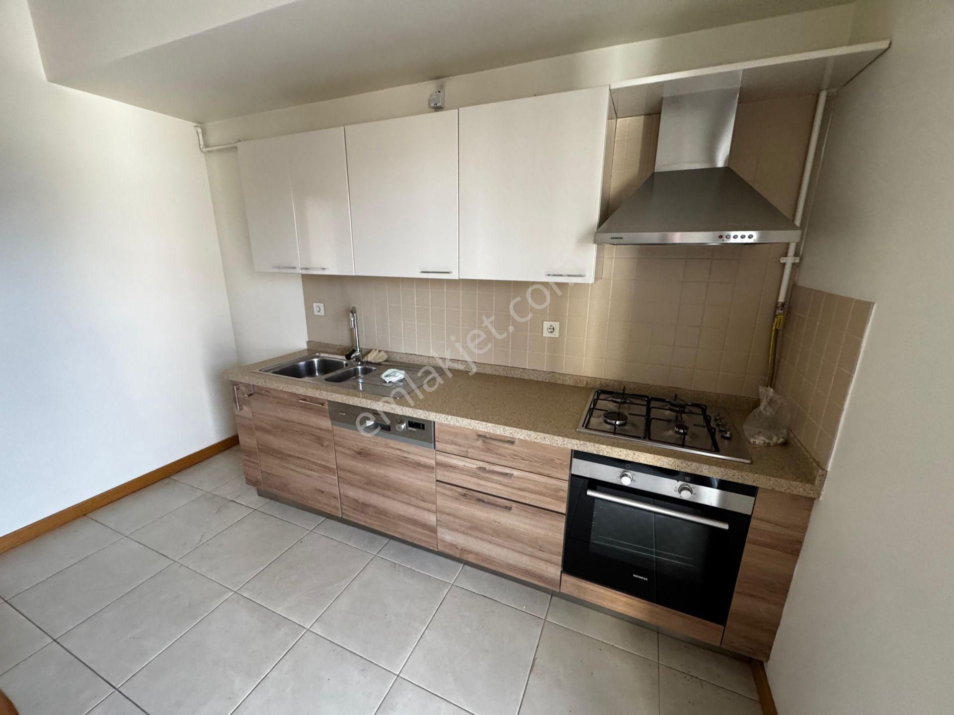 Ömerpaşa Da 10 Yıllık Havuzlu 80m2 Net İki Balkonlu 2+1 Boş İstanbul Kadıköy - Görsel 8