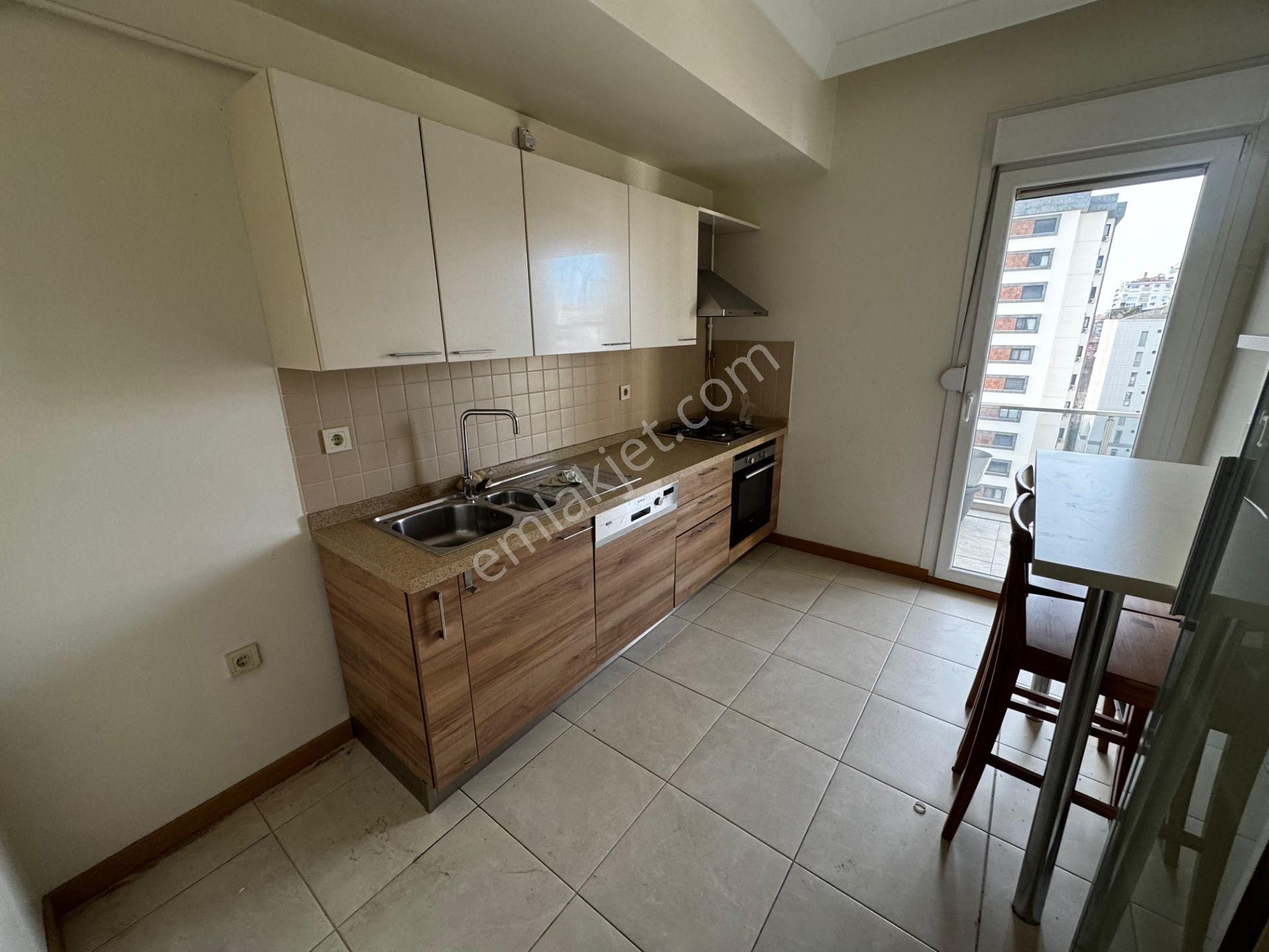 Ömerpaşa Da 10 Yıllık Havuzlu 80m2 Net İki Balkonlu 2+1 Boş İstanbul Kadıköy - Görsel 9