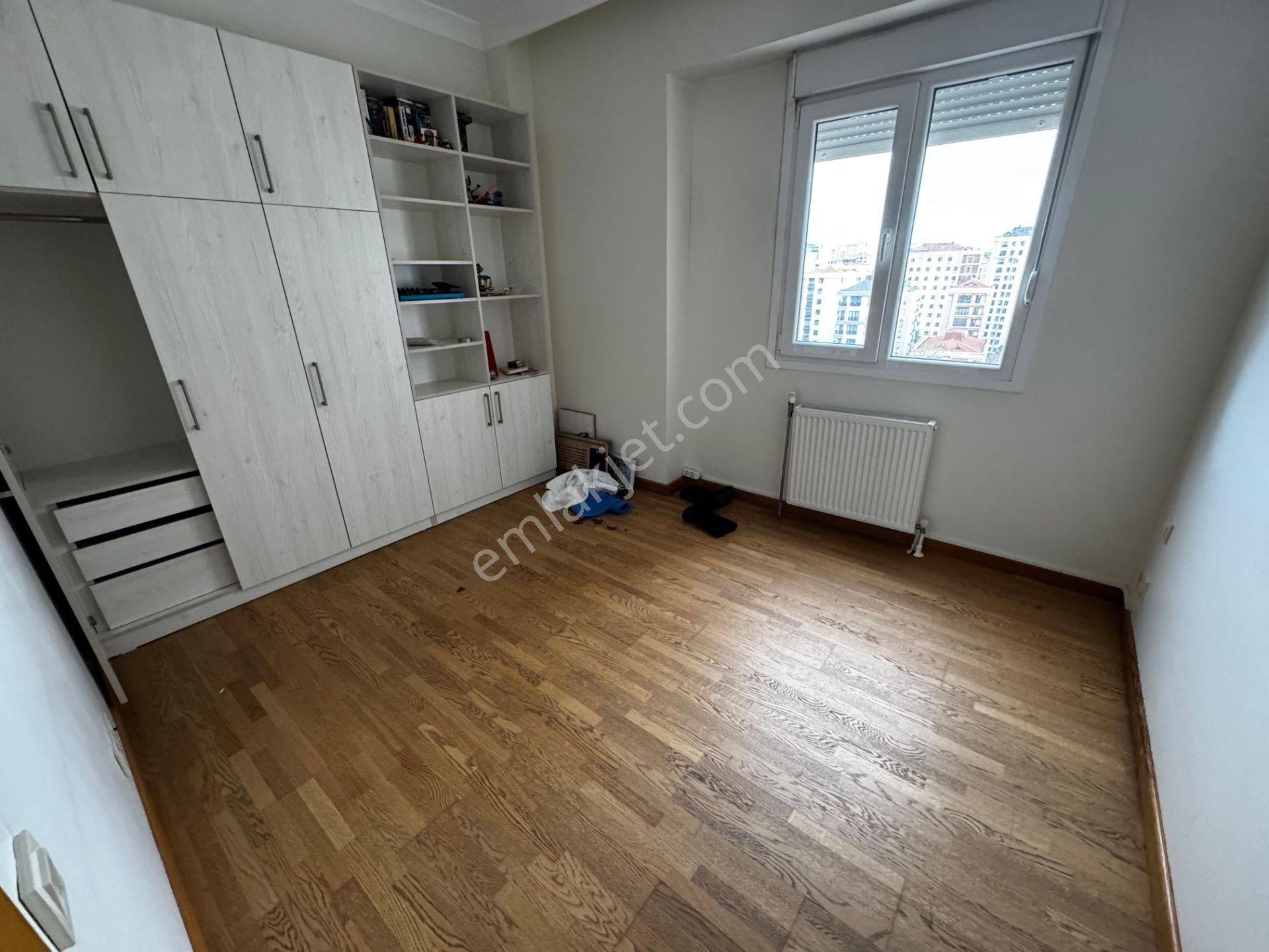 Ömerpaşa Da 10 Yıllık Havuzlu 80m2 Net İki Balkonlu 2+1 Boş İstanbul Kadıköy - Görsel 15