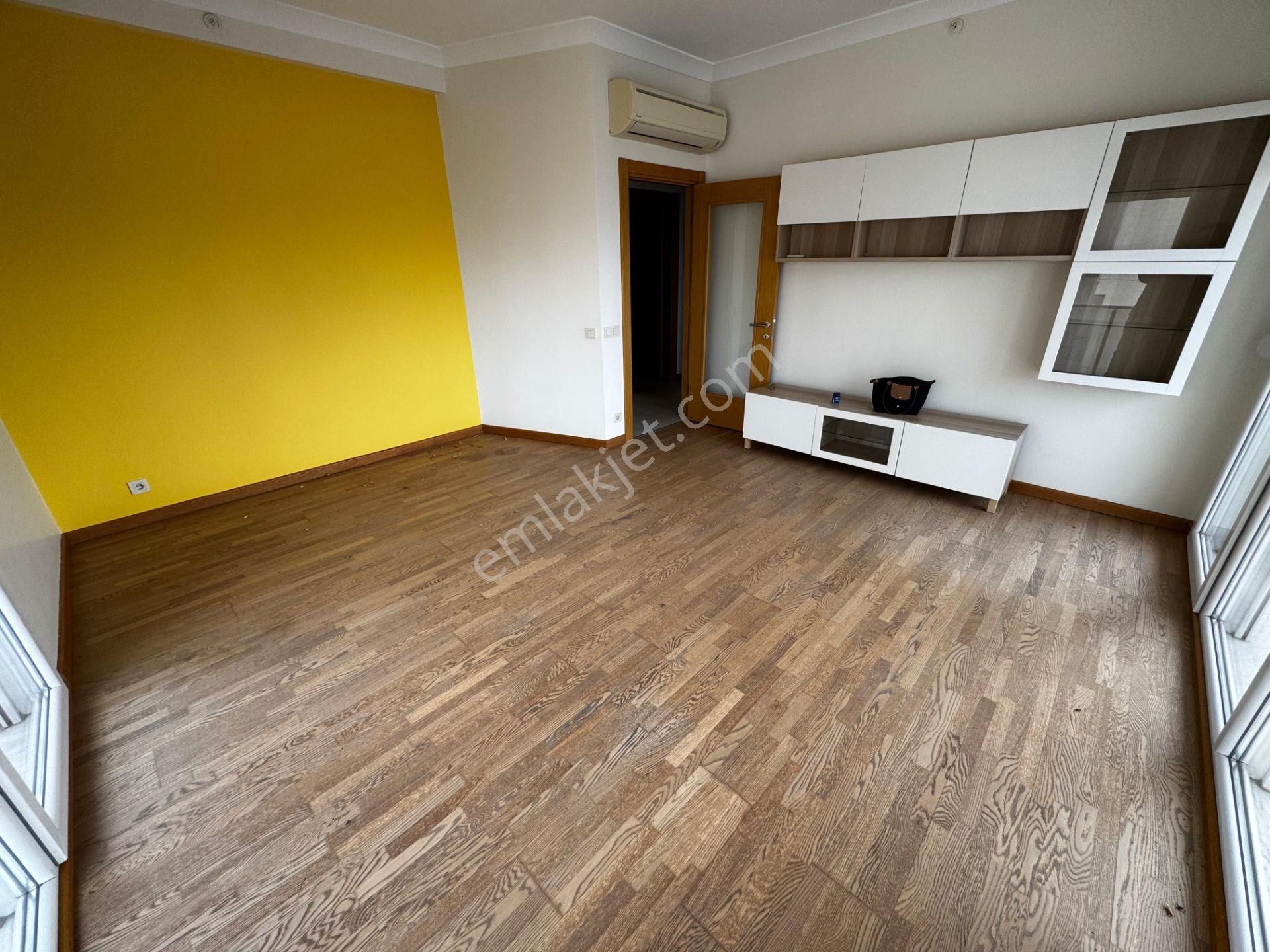 Ömerpaşa Da 10 Yıllık Havuzlu 80m2 Net İki Balkonlu 2+1 Boş İstanbul Kadıköy - Görsel 5