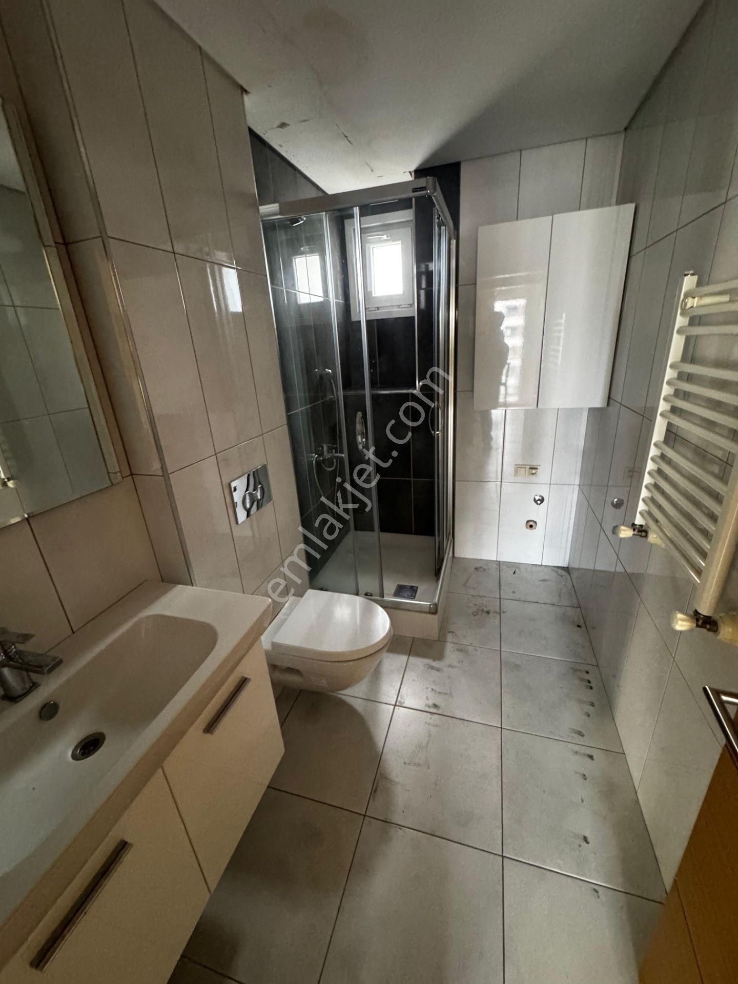 Ömerpaşa Da 10 Yıllık Havuzlu 80m2 Net İki Balkonlu 2+1 Boş İstanbul Kadıköy - Görsel 13