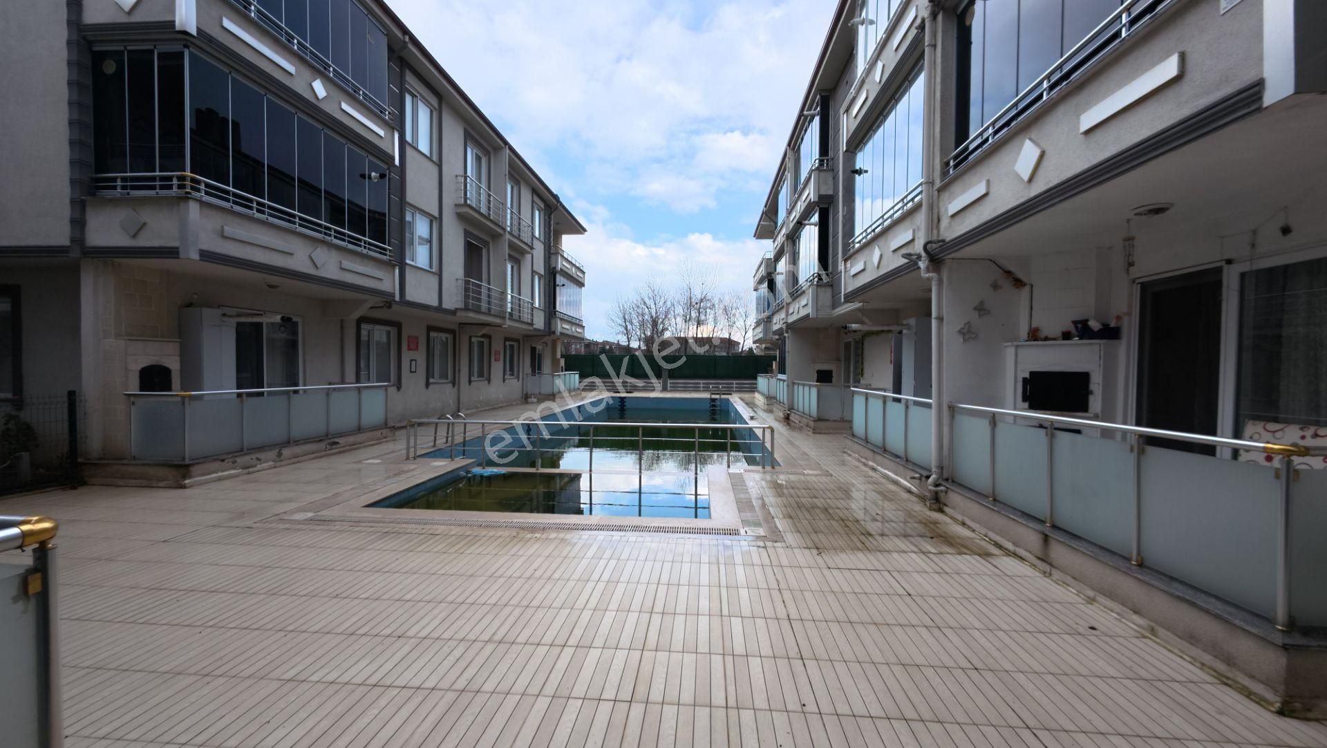 Sakarya Karasu’da Havuzlu Site İçerisinde 1+1 Satılık Daire
