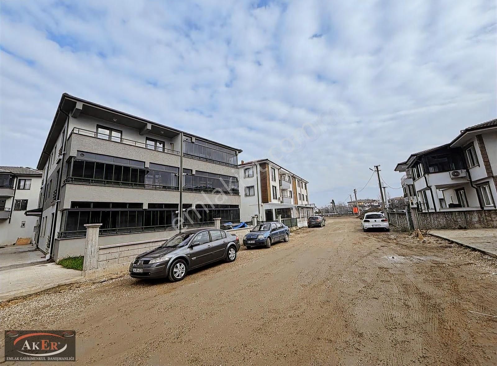 Ömerciklerde 2+1 İskanlı 3. Kat Ön Cephe Satılık Daire - Görsel 14