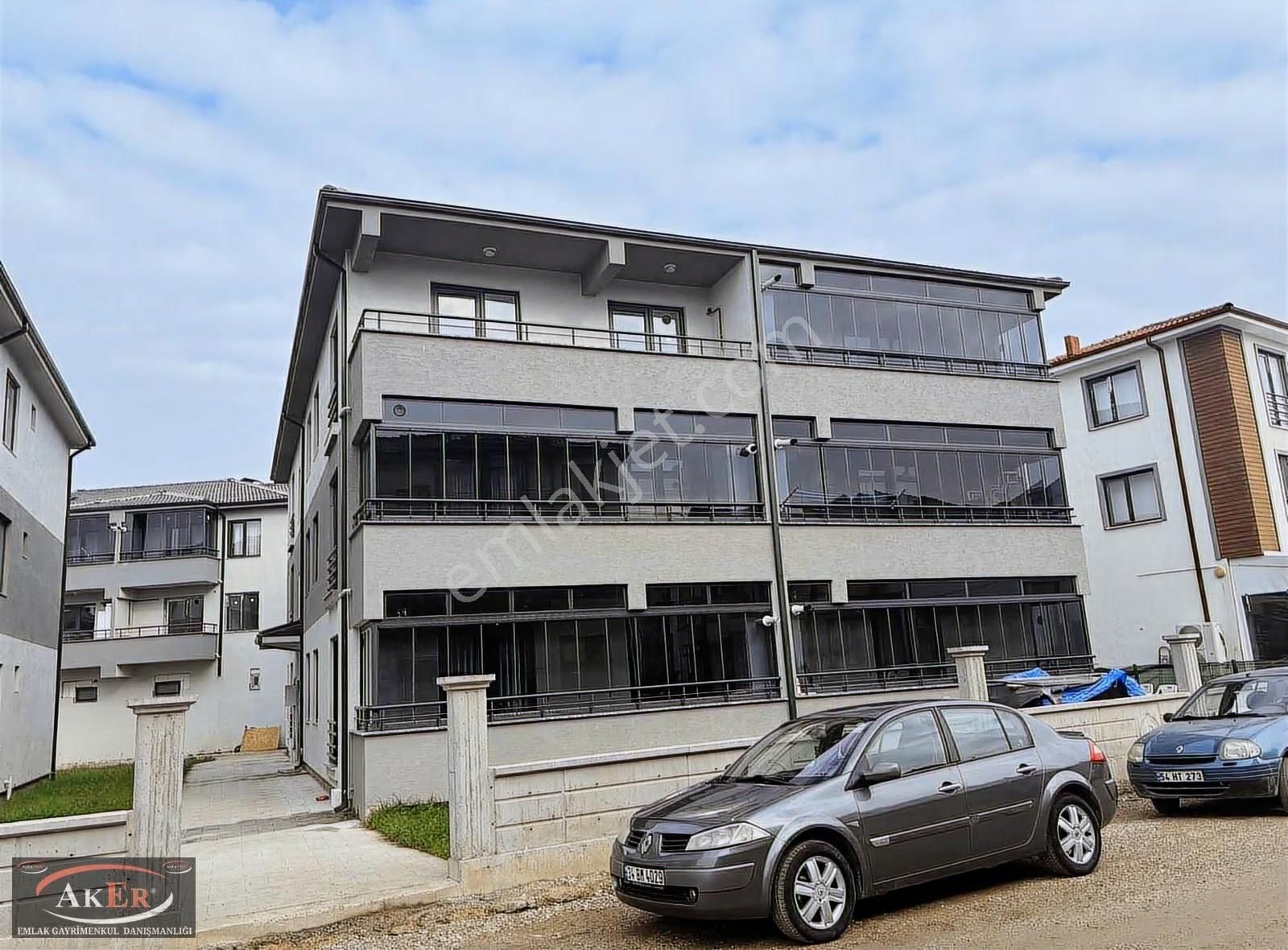 Ömerciklerde 2+1 İskanlı 3. Kat Ön Cephe Satılık Daire