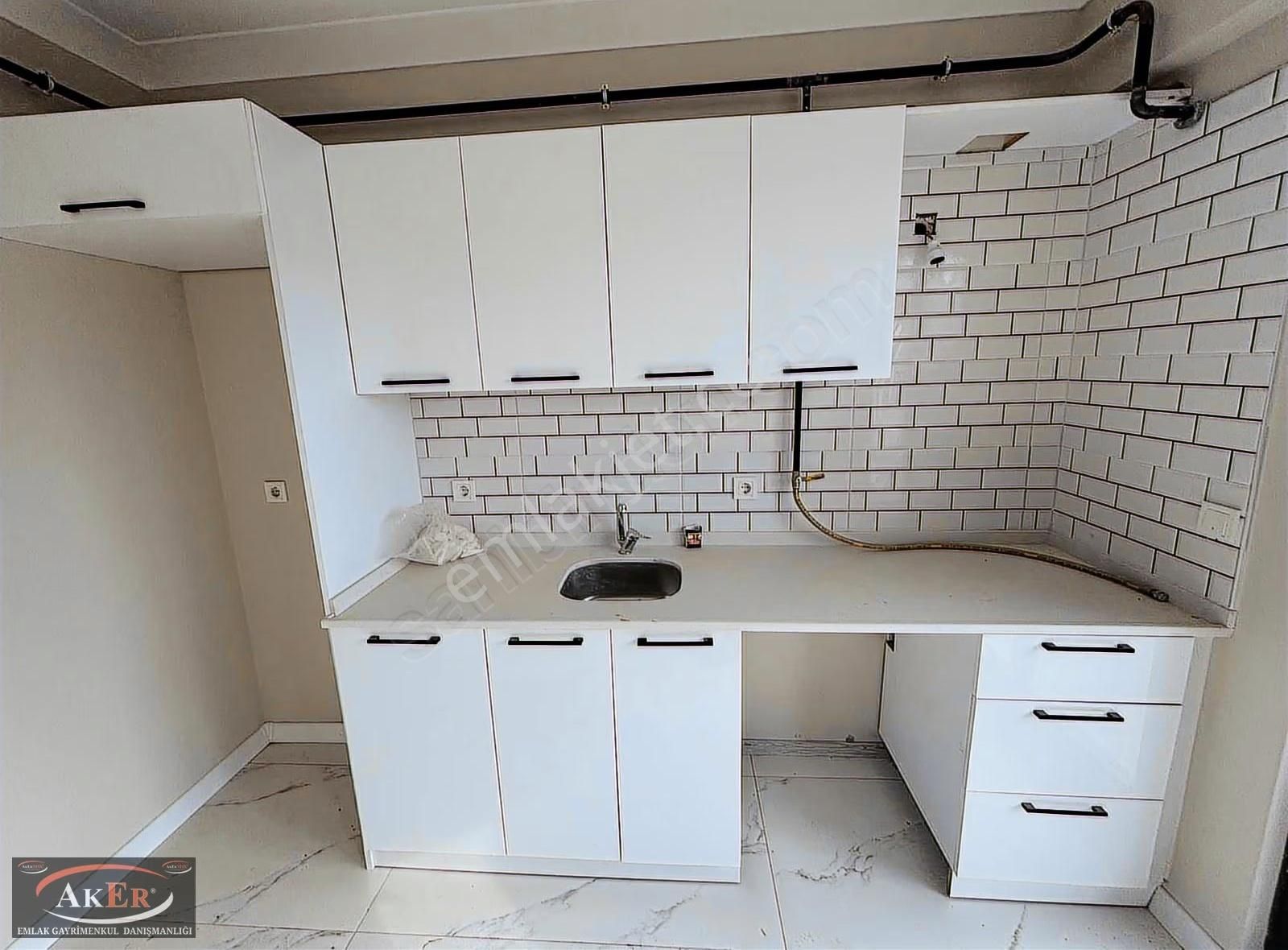 Ömerciklerde 2+1 İskanlı 3. Kat Ön Cephe Satılık Daire - Görsel 2